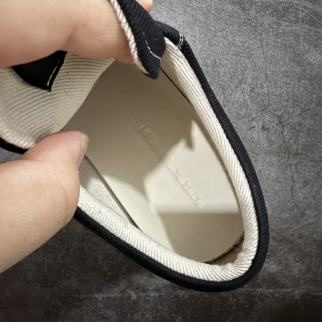 图片[6]-【S版本】莞产A级货 主打外贸 微店 平台 12个色陆续上架后续配色还在更新中 产品只会越做越漂亮💯 RO欧文斯Rickowens 最新版底模，drkshdw字体凸出来 的 无半点色差，斜纹布的材质和间距都是极致还原 【鞋头采用原版一致工艺 又翘又歪的效果目前这个技术市面上的任何版本都达不到这个效果】 【经历了3个半月时间洪师傅带领8人团队终于研究出1-1复刻还原版本 东莞厚街洪师傅是一位有着17年的开板师经验丰富的一位老师傅 一针一孔的研究‼️ 私模开发205个走针69个细节一步到位不敢说百分百💯保证有百分之98还原 慢工出细活 好的产品不怕晚 这次的开发针对艺术家 收藏家 高品质 的人群 定制品牌logo的拉链！超大一比一规格礼盒装，重达3斤以上，外加定制欧文斯保护盒！ 配有日文、英文，双语种配件卡片！细节诠释，一件不落。 鞋盒翻盖 三标，正面+底部都一一做到！虽然增加不了实质的成本，但是打磨产品的细节，再微小也会还原！ 尺码：40-46-选品中心