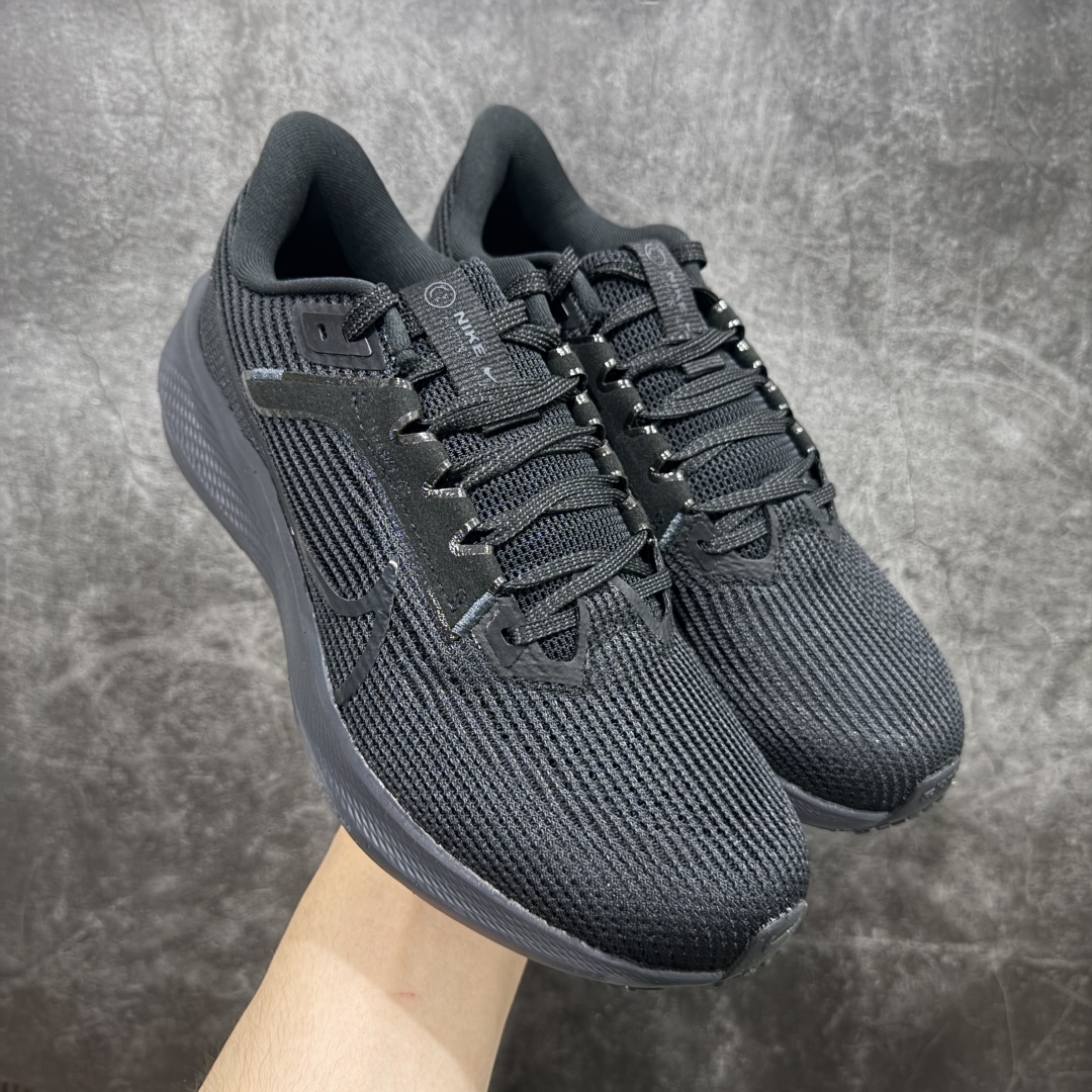 图片[3]-【XE纯原】Nike Air Zoom Pegasus 40 登月40代超级飞马系列马拉松跑步鞋 平台专供 充正品质 之前未流通市场版本 内里嵌入定型海绵 中底搭载前Zoom+全掌React配置 全部原鞋开发打造 所有细节全部同步原版 全新一代拥有 Zoom Air 一如既往的稳定感和流畅感 鞋面采用工程网眼设计 为特定高热区域营造出色透气性 进一步增加鞋面的穿孔数量 让足部能够快速散热 中足搭配 Flywire 飞线 在高速运动时营造舒适稳定的贴合感 内置Zoon气垫加持 动力十足！ 尺码： 36 36.5 37.5 38 39 40 40.5 41 42 42.5 43 44 44.5 45 46-选品中心