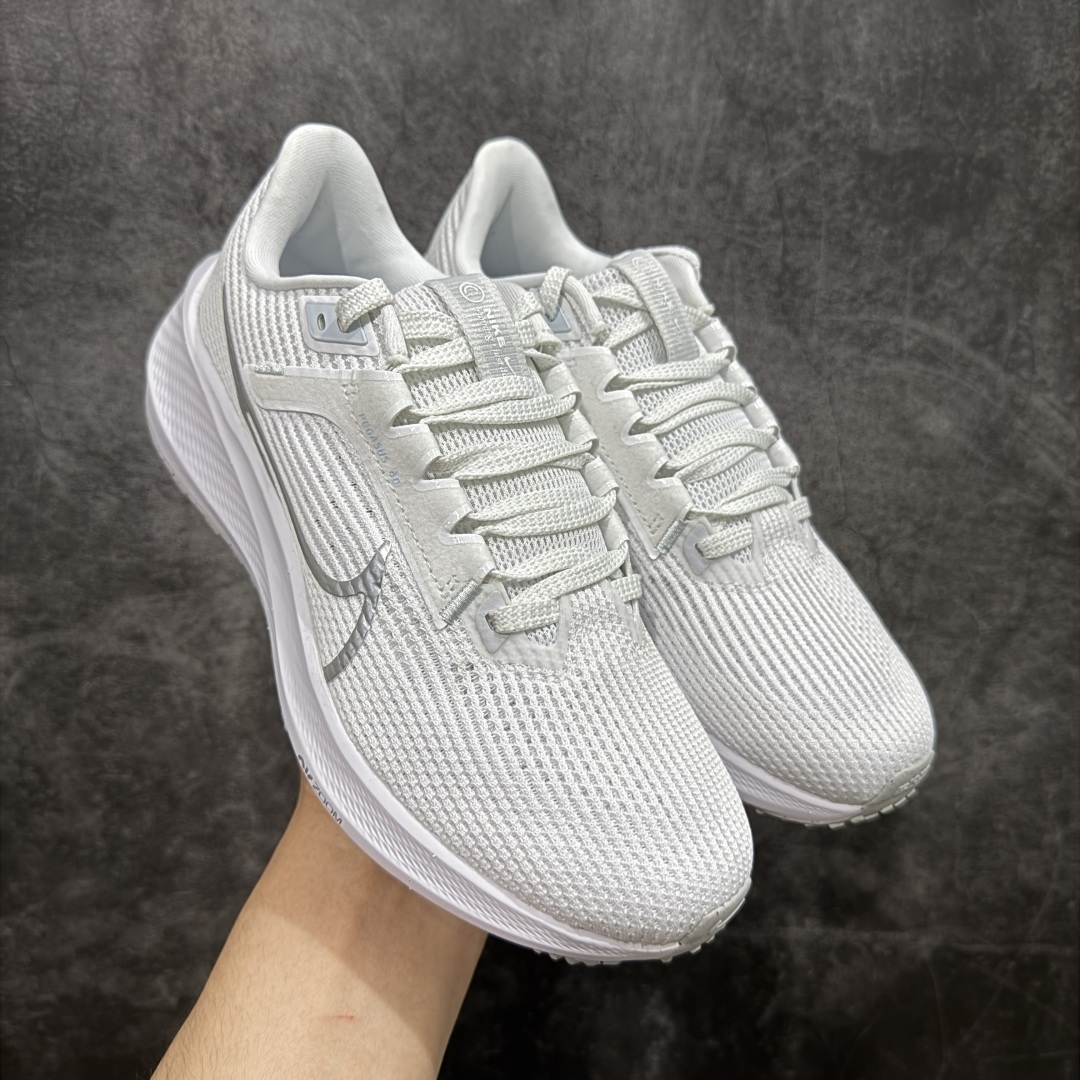 图片[6]-【XE纯原】Nike Air Zoom Pegasus 40 登月40代超级飞马系列马拉松跑步鞋 平台专供 充正品质 之前未流通市场版本 内里嵌入定型海绵 中底搭载前Zoom+全掌React配置 全部原鞋开发打造 所有细节全部同步原版 全新一代拥有 Zoom Air 一如既往的稳定感和流畅感 鞋面采用工程网眼设计 为特定高热区域营造出色透气性 进一步增加鞋面的穿孔数量 让足部能够快速散热 中足搭配 Flywire 飞线 在高速运动时营造舒适稳定的贴合感 内置Zoon气垫加持 动力十足！ 尺码： 36 36.5 37.5 38 39 40 40.5 41 42 42.5 43 44 44.5 45 46-选品中心