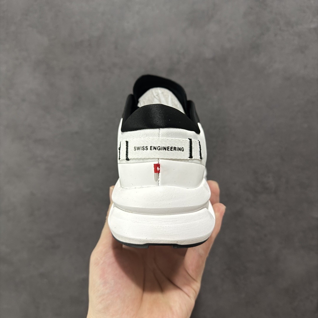 图片[4]-【公司级】On昂跑 Cloudzone 舒适百搭防滑耐磨 低帮跑步鞋 户外街头机能风跑步鞋 Cloud Hi Edge户外机能融合街头潮流 越界开启全新都市探索 CloudTec®专利科技鞋底搭载耐温耐用革新中底泡棉 同时以摇椅圆弧的机能感轮廓 带来流畅平稳的迈步 轻量透气的工程网格结合环保人造麂皮 衬托出活力醒目的视觉效果 饰有品牌Logo的TPU鞋带扣 让系带方式别具一格 是日常穿搭、旅行和城市探索的理想之选 尺码： 36 36.5 37.5 38 38.5 39 40 40.5 41 42 42.5 43 44 44.5 45-选品中心