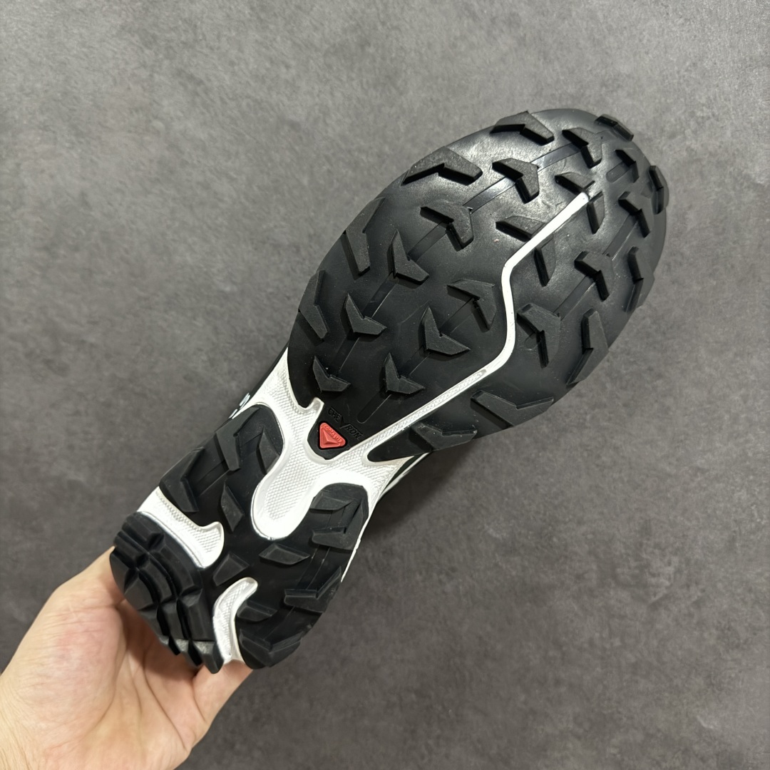 图片[9]-【GQ纯原福利】Salomon 萨洛蒙 XT-6 复古机能户外跑鞋 大厂纯原福利 全码福利清货 品质细节到位 售前售后保障到底💪🏻 这双XT-6 鞋面以锯齿状的包裹系统呈现 在黑色基底之下加入了各种色点缀 内嵌式的袜套设计与 Quicklace 系带系统一道 实现了立体包裹与精准贴合 结合 Contagrip 大底科技 让穿着者可以轻松驾驭户外与通勤下的任何运动生活场景 无缝鞋身户外随意纵横 颜值与脚感兼备 出街通勤 绝对非常吸睛 你值得拥有 尺码：36 36.5 37.5 38 38.5 39 40 40.5 41 42 42.5 43 44 44.5 45-选品中心