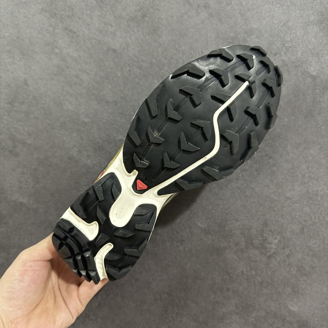 图片[9]-【GQ纯原福利】Salomon 萨洛蒙 XT-6 复古机能户外跑鞋 大厂纯原福利 全码福利清货 品质细节到位 售前售后保障到底💪🏻 这双XT-6 鞋面以锯齿状的包裹系统呈现 在黑色基底之下加入了各种色点缀 内嵌式的袜套设计与 Quicklace 系带系统一道 实现了立体包裹与精准贴合 结合 Contagrip 大底科技 让穿着者可以轻松驾驭户外与通勤下的任何运动生活场景 无缝鞋身户外随意纵横 颜值与脚感兼备 出街通勤 绝对非常吸睛 你值得拥有 尺码：36 36.5 37.5 38 38.5 39 40 40.5 41 42 42.5 43 44 44.5 45-选品中心