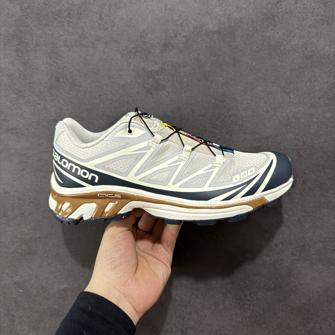 【GQ纯原福利】Salomon 萨洛蒙 XT-6 复古机能户外跑鞋 大厂纯原福利 全码福利清货 品质细节到位 售前售后保障到底💪🏻 这双XT-6 鞋面以锯齿状的包裹系统呈现 在黑色基底之下加入了各种色点缀 内嵌式的袜套设计与 Quicklace 系带系统一道 实现了立体包裹与精准贴合 结合 Contagrip 大底科技 让穿着者可以轻松驾驭户外与通勤下的任何运动生活场景 无缝鞋身户外随意纵横 颜值与脚感兼备 出街通勤 绝对非常吸睛 你值得拥有 尺码：36 36.5 37.5 38 38.5 39 40 40.5 41 42 42.5 43 44 44.5 45-选品中心