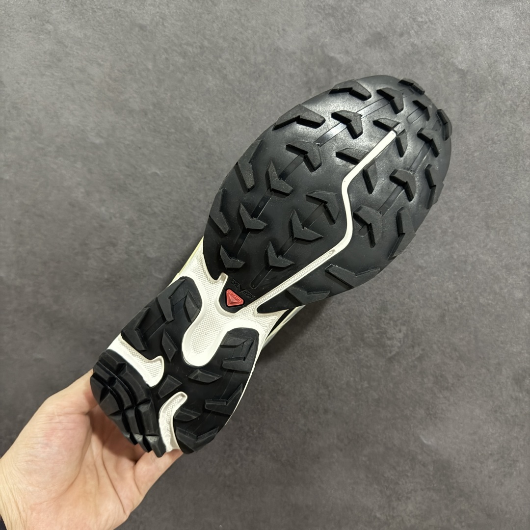 图片[9]-【GQ纯原福利】Salomon 萨洛蒙 XT-6 复古机能户外跑鞋 大厂纯原福利 全码福利清货 品质细节到位 售前售后保障到底💪🏻 这双XT-6 鞋面以锯齿状的包裹系统呈现 在黑色基底之下加入了各种色点缀 内嵌式的袜套设计与 Quicklace 系带系统一道 实现了立体包裹与精准贴合 结合 Contagrip 大底科技 让穿着者可以轻松驾驭户外与通勤下的任何运动生活场景 无缝鞋身户外随意纵横 颜值与脚感兼备 出街通勤 绝对非常吸睛 你值得拥有 尺码：36 36.5 37.5 38 38.5 39 40 40.5 41 42 42.5 43 44 44.5 45-选品中心