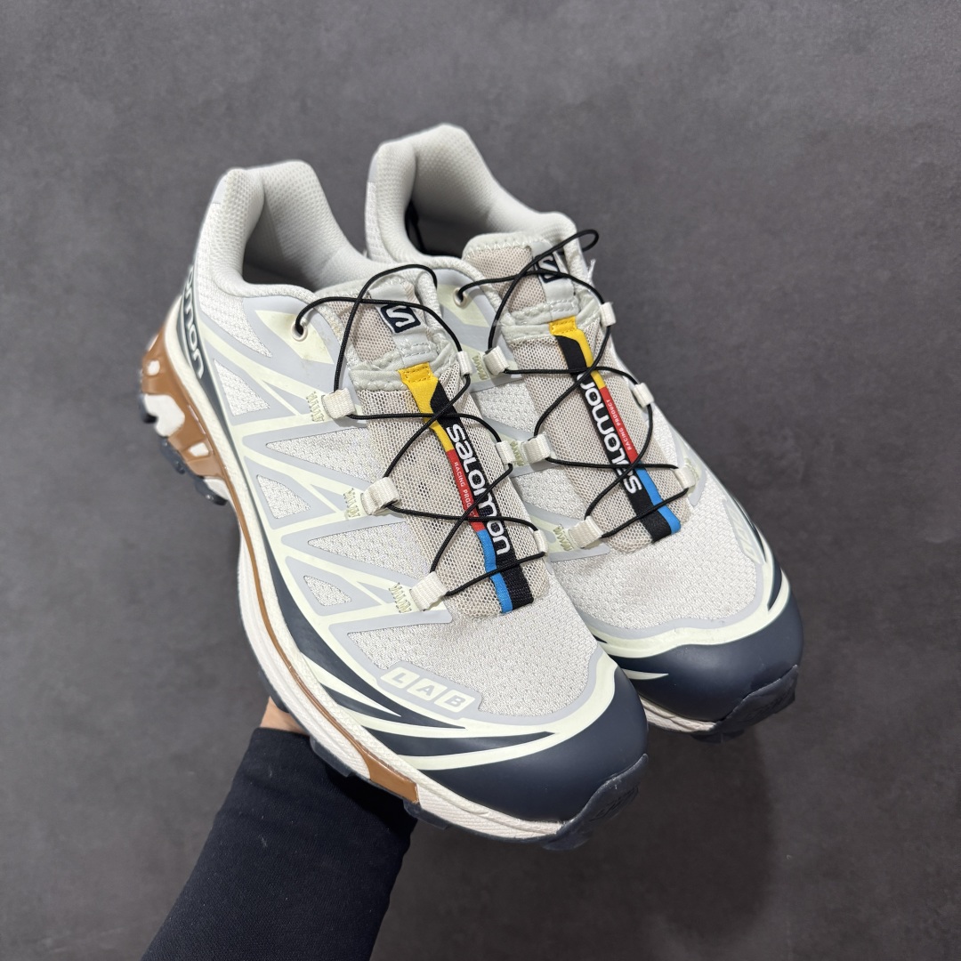 图片[3]-【GQ纯原福利】Salomon 萨洛蒙 XT-6 复古机能户外跑鞋 大厂纯原福利 全码福利清货 品质细节到位 售前售后保障到底💪🏻 这双XT-6 鞋面以锯齿状的包裹系统呈现 在黑色基底之下加入了各种色点缀 内嵌式的袜套设计与 Quicklace 系带系统一道 实现了立体包裹与精准贴合 结合 Contagrip 大底科技 让穿着者可以轻松驾驭户外与通勤下的任何运动生活场景 无缝鞋身户外随意纵横 颜值与脚感兼备 出街通勤 绝对非常吸睛 你值得拥有 尺码：36 36.5 37.5 38 38.5 39 40 40.5 41 42 42.5 43 44 44.5 45-选品中心