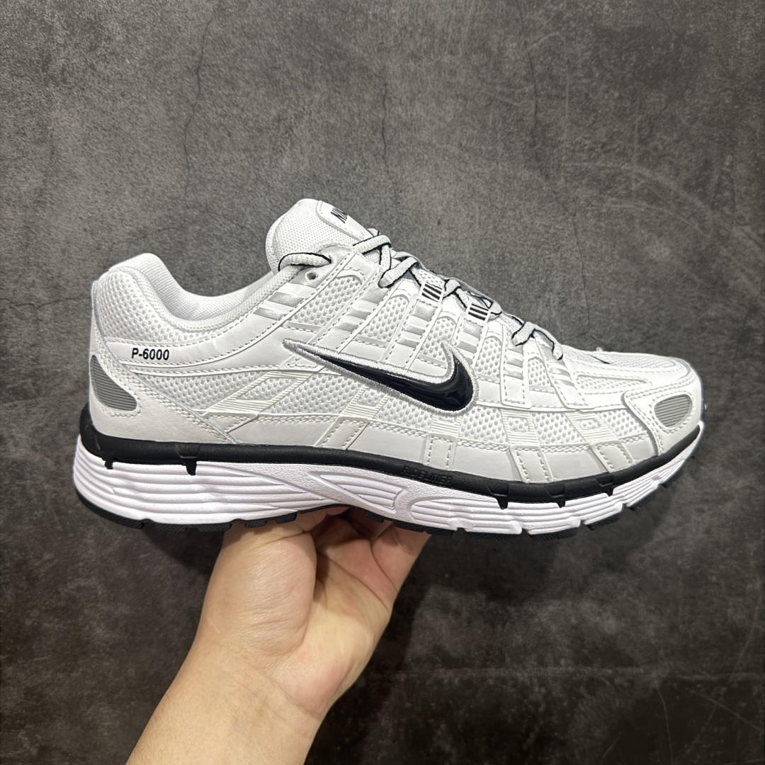 【原厂版】 NK P-6000 系列低帮复古老爹风休闲运动舒适慢跑鞋 CD6404-107 购入原鞋原装纸板楦头开发 独家私模四层组合大底 市场唯一正确版本 充分还原原鞋的感觉! 鞋面裁片非常复杂 绝对精品的质量 搭配性价比的价格!值得一试 良心定价 新配色陆续出货 进口三文治网面 融合 Pegasus 过往运动鞋设计 助力 21 世纪早期跑步运动跃升时尚新高度 采用透气网眼布、运动风格线条和耐穿覆面 兼具吸睛外观和舒适感受 中底泡绵以田径赛道为灵感 打造厚实设计 缔造出众缓震性能 尺码:36 36.5 37.5 38 38.5 39 40 40.5 41 42 42.5 43 44 44.5 45-选品中心