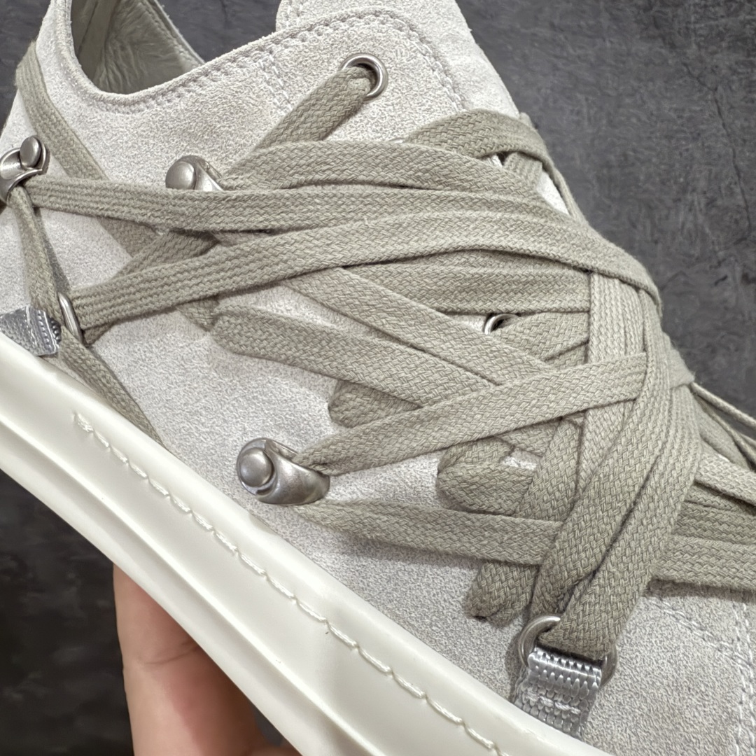 图片[4]-【定制版】Rick Owens Drkshdw 瑞克·欧文斯低帮皮面时尚运动板鞋 绑带浅灰 疯狂绑带 二级市场已经7K以上 平台客户随意卖四位数 RO广东原厂出品 纯原天花板 原版一比一复刻 冲正绝不翻车 还原度达到百分之98以上 原楦开发纸版版型 ZP拆解原版1：1复模裁片纸版 力求做到0错位 这样才能达到和zp一致的鞋型味道 采用进口cnc数控机床开发对版独家tpu奶香大底 区别于市场所有版本 zp同源全头层粒面小牛皮 达到和zp一致手感 原厂进口细纹布 万邦订购原厂高弹粉红色海绵 内里搭配软质细腻羊皮 TPU高密度大底 软硬度透光度高已经测试和原版一致 尺码：36 37 38 39 40 41 42 43 44 45 46-选品中心