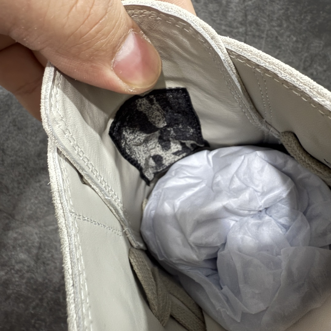 图片[6]-【定制版】Rick Owens Drkshdw 瑞克·欧文斯低帮皮面时尚运动板鞋 绑带浅灰 疯狂绑带 二级市场已经7K以上 平台客户随意卖四位数 RO广东原厂出品 纯原天花板 原版一比一复刻 冲正绝不翻车 还原度达到百分之98以上 原楦开发纸版版型 ZP拆解原版1：1复模裁片纸版 力求做到0错位 这样才能达到和zp一致的鞋型味道 采用进口cnc数控机床开发对版独家tpu奶香大底 区别于市场所有版本 zp同源全头层粒面小牛皮 达到和zp一致手感 原厂进口细纹布 万邦订购原厂高弹粉红色海绵 内里搭配软质细腻羊皮 TPU高密度大底 软硬度透光度高已经测试和原版一致 尺码：36 37 38 39 40 41 42 43 44 45 46-选品中心