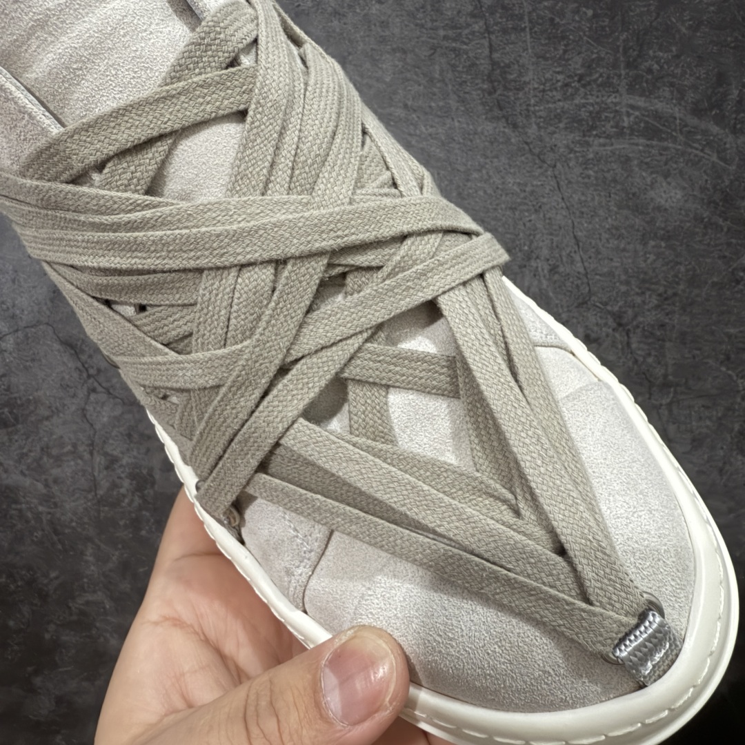 图片[5]-【定制版】Rick Owens Drkshdw 瑞克·欧文斯低帮皮面时尚运动板鞋 绑带浅灰 疯狂绑带 二级市场已经7K以上 平台客户随意卖四位数 RO广东原厂出品 纯原天花板 原版一比一复刻 冲正绝不翻车 还原度达到百分之98以上 原楦开发纸版版型 ZP拆解原版1：1复模裁片纸版 力求做到0错位 这样才能达到和zp一致的鞋型味道 采用进口cnc数控机床开发对版独家tpu奶香大底 区别于市场所有版本 zp同源全头层粒面小牛皮 达到和zp一致手感 原厂进口细纹布 万邦订购原厂高弹粉红色海绵 内里搭配软质细腻羊皮 TPU高密度大底 软硬度透光度高已经测试和原版一致 尺码：36 37 38 39 40 41 42 43 44 45 46-选品中心