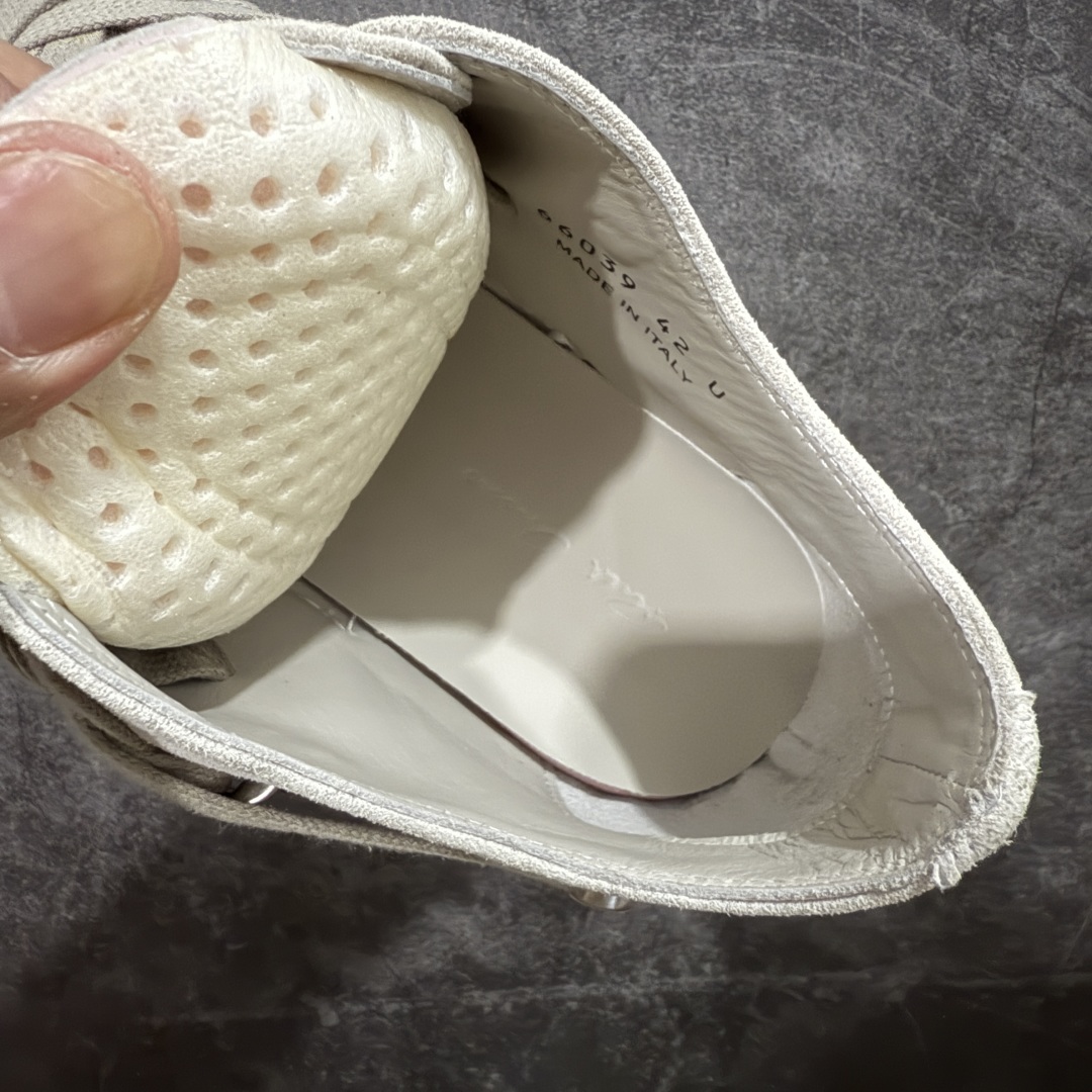 图片[9]-【定制版】Rick Owens Drkshdw 瑞克·欧文斯低帮皮面时尚运动板鞋 绑带浅灰 疯狂绑带 二级市场已经7K以上 平台客户随意卖四位数 RO广东原厂出品 纯原天花板 原版一比一复刻 冲正绝不翻车 还原度达到百分之98以上 原楦开发纸版版型 ZP拆解原版1：1复模裁片纸版 力求做到0错位 这样才能达到和zp一致的鞋型味道 采用进口cnc数控机床开发对版独家tpu奶香大底 区别于市场所有版本 zp同源全头层粒面小牛皮 达到和zp一致手感 原厂进口细纹布 万邦订购原厂高弹粉红色海绵 内里搭配软质细腻羊皮 TPU高密度大底 软硬度透光度高已经测试和原版一致 尺码：36 37 38 39 40 41 42 43 44 45 46-选品中心