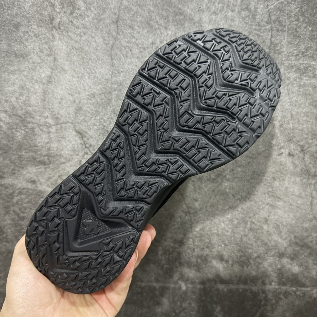 图片[9]-【莞产纯原】DESCENTE BOA 迪桑特 运动慢跑鞋 透气针织鞋面搭配BOA螺丝系带系统，带来舒适便捷的穿着体验！较厚的鞋底设计为跑步提供更好的缓震舒适性(前掌及后跟特别加高侧墙，提升侧向稳定效果)！ 尺码： 39 40 41 42 43 44 44.5-选品中心