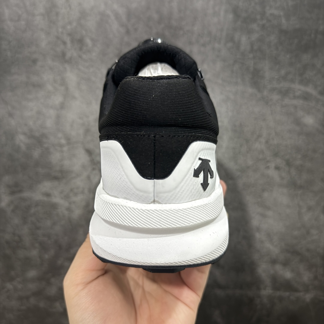 图片[4]-【莞产顶级】迪桑特Descente Running Boa螺丝系带系统 广东大厂出品 99%还原度 独立私模开发，只为真正还原zp 私人定制原版鞋面 舒适透气更好定型 城市通勤/运动健身/轻户外徒步 黑色系潮鞋还有机能风的设计感 原版开发大底，脚感特别轻盈 Boa旋钮式鞋带，穿脱都很方便 尺码：39 40 41 42 43 44 编码：JTC340350-选品中心