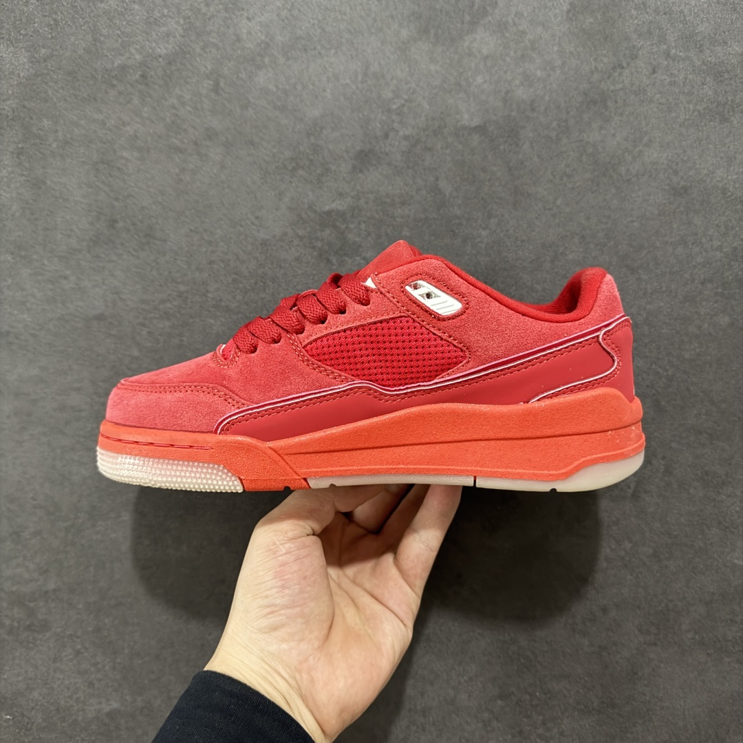 图片[2]-【公司级】Air Jordan 4 Retro Flight Court \”Varsity Red\” 低帮 红色 AJ4 乔丹4代 aj4 乔4 低邦 红色 乔丹篮球鞋系列 鞋款整体以红色麂皮打造，鞋舌及后跟Jumpman Logo采用白色刺绣点缀，后跟侧身Flighth字样也辅以白色刺绣呈现，秉承轻量化的速度型篮球鞋设计思想完成设计，降低重量的同时提升舒适度，中底延续前作使用了分离式后掌可视化Air Soles气垫。鞋带孔和后跟鞋提以籃网为造型灵感，将篮球运动巧妙融入到鞋款的设计之中，使鞋身整体富有流动性、节奏感和优雅气质。 货号：FZ9854-601 尺码：36～47.5半-选品中心