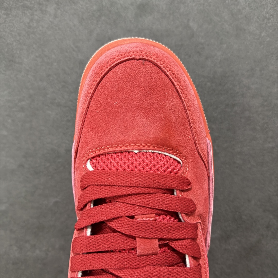 图片[8]-【公司级】Air Jordan 4 Retro Flight Court \”Varsity Red\” 低帮 红色 AJ4 乔丹4代 aj4 乔4 低邦 红色 乔丹篮球鞋系列 鞋款整体以红色麂皮打造，鞋舌及后跟Jumpman Logo采用白色刺绣点缀，后跟侧身Flighth字样也辅以白色刺绣呈现，秉承轻量化的速度型篮球鞋设计思想完成设计，降低重量的同时提升舒适度，中底延续前作使用了分离式后掌可视化Air Soles气垫。鞋带孔和后跟鞋提以籃网为造型灵感，将篮球运动巧妙融入到鞋款的设计之中，使鞋身整体富有流动性、节奏感和优雅气质。 货号：FZ9854-601 尺码：36～47.5半-选品中心