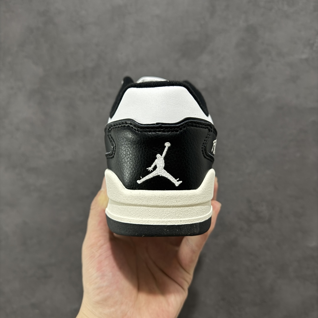 图片[4]-【公司级】Air Jordan 4 Retro Flight Court 低帮 黑白 AJ4 乔丹4代 aj4 乔4 低邦 红色 乔丹篮球鞋系列 鞋款整体以红色麂皮打造，鞋舌及后跟Jumpman Logo采用白色刺绣点缀，后跟侧身Flighth字样也辅以白色刺绣呈现，秉承轻量化的速度型篮球鞋设计思想完成设计，降低重量的同时提升舒适度，中底延续前作使用了分离式后掌可视化Air Soles气垫。鞋带孔和后跟鞋提以籃网为造型灵感，将篮球运动巧妙融入到鞋款的设计之中，使鞋身整体富有流动性、节奏感和优雅气质。 货号：HF3255-112 尺码：36～47.5半-选品中心