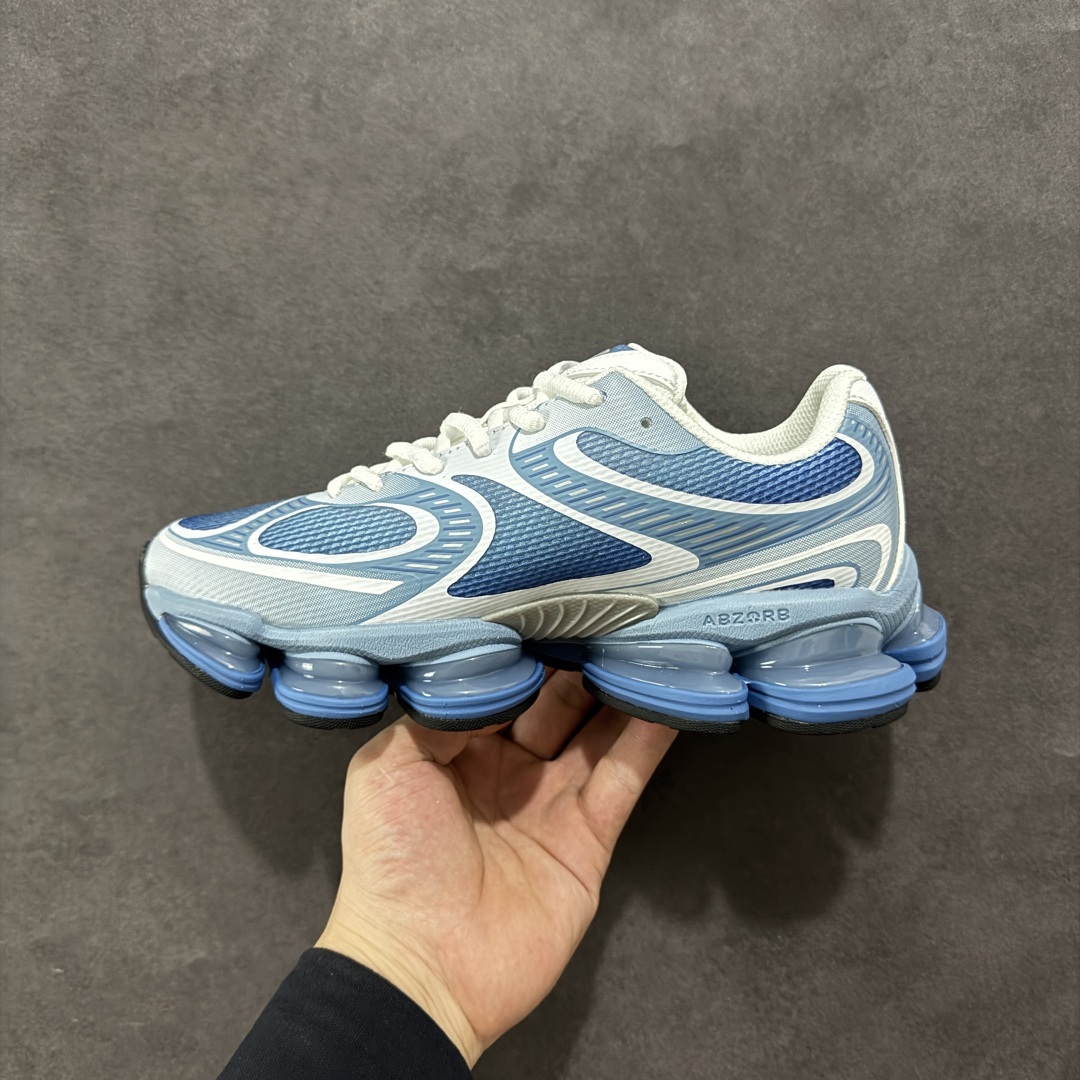 图片[2]-【公司级】New Balance NB2000 舒适百搭防滑耐磨低帮 休闲跑步鞋 New Balance 在近两年的球鞋市场屡出奇招，在经典鞋型保持进一步增长的同时，推出的每一款新鞋型也都有傲人的战绩。在 327、9060 等鞋型获得成功之后，今天 New Balance 家族又迎来了新鲜血液的注入。这双New Balance 2000 依然是融合了新旧元素的跑鞋造型，命名为 2000，或许是它的设计理念有着 Y2K 的血统。最大的亮点，在于这双鞋的中底。外侧以五个ABZORB 单元，带来极具辨识度和冲击力的视觉效果，让这双鞋在外观和脚感方面都颇具吸引力。 尺码：36 37 37.5 38 38.5 39 40 40.5 41 42 42.5 43 44 45-选品中心