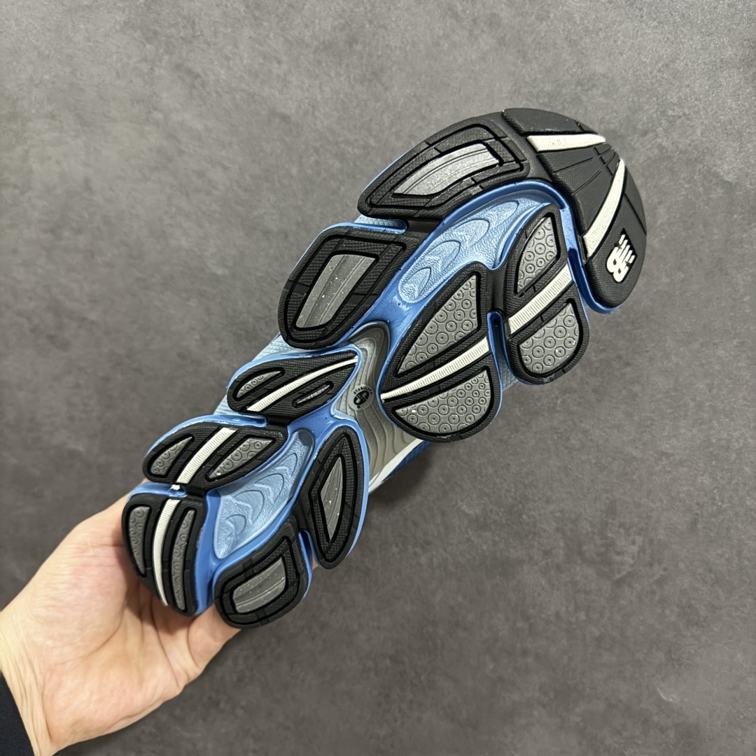 图片[9]-【公司级】New Balance NB2000 舒适百搭防滑耐磨低帮 休闲跑步鞋 New Balance 在近两年的球鞋市场屡出奇招，在经典鞋型保持进一步增长的同时，推出的每一款新鞋型也都有傲人的战绩。在 327、9060 等鞋型获得成功之后，今天 New Balance 家族又迎来了新鲜血液的注入。这双New Balance 2000 依然是融合了新旧元素的跑鞋造型，命名为 2000，或许是它的设计理念有着 Y2K 的血统。最大的亮点，在于这双鞋的中底。外侧以五个ABZORB 单元，带来极具辨识度和冲击力的视觉效果，让这双鞋在外观和脚感方面都颇具吸引力。 尺码：36 37 37.5 38 38.5 39 40 40.5 41 42 42.5 43 44 45-选品中心