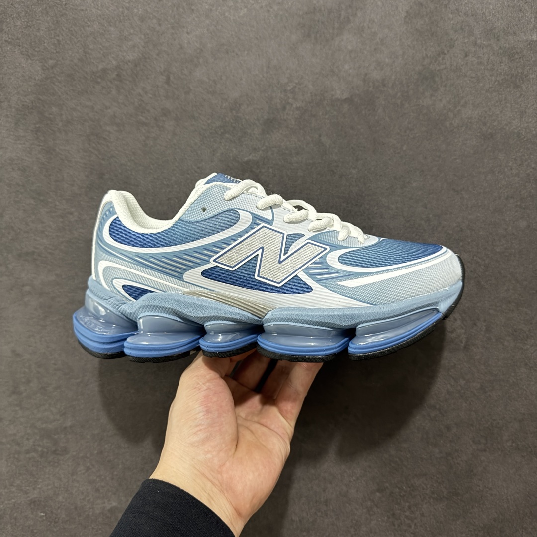 【公司级】New Balance NB2000 舒适百搭防滑耐磨低帮 休闲跑步鞋 New Balance 在近两年的球鞋市场屡出奇招,在经典鞋型保持进一步增长的同时,推出的每一款新鞋型也都有傲人的战绩。在 327、9060 等鞋型获得成功之后,今天 New Balance 家族又迎来了新鲜血液的注入。这双New Balance 2000 依然是融合了新旧元素的跑鞋造型,命名为 2000,或许是它的设计理念有着 Y2K 的血统。最大的亮点,在于这双鞋的中底。外侧以五个ABZORB 单元,带来极具辨识度和冲击力的视觉效果,让这双鞋在外观和脚感方面都颇具吸引力。 尺码:36 37 37.5 38 38.5 39 40 40.5 41 42 42.5 43 44 45-选品中心