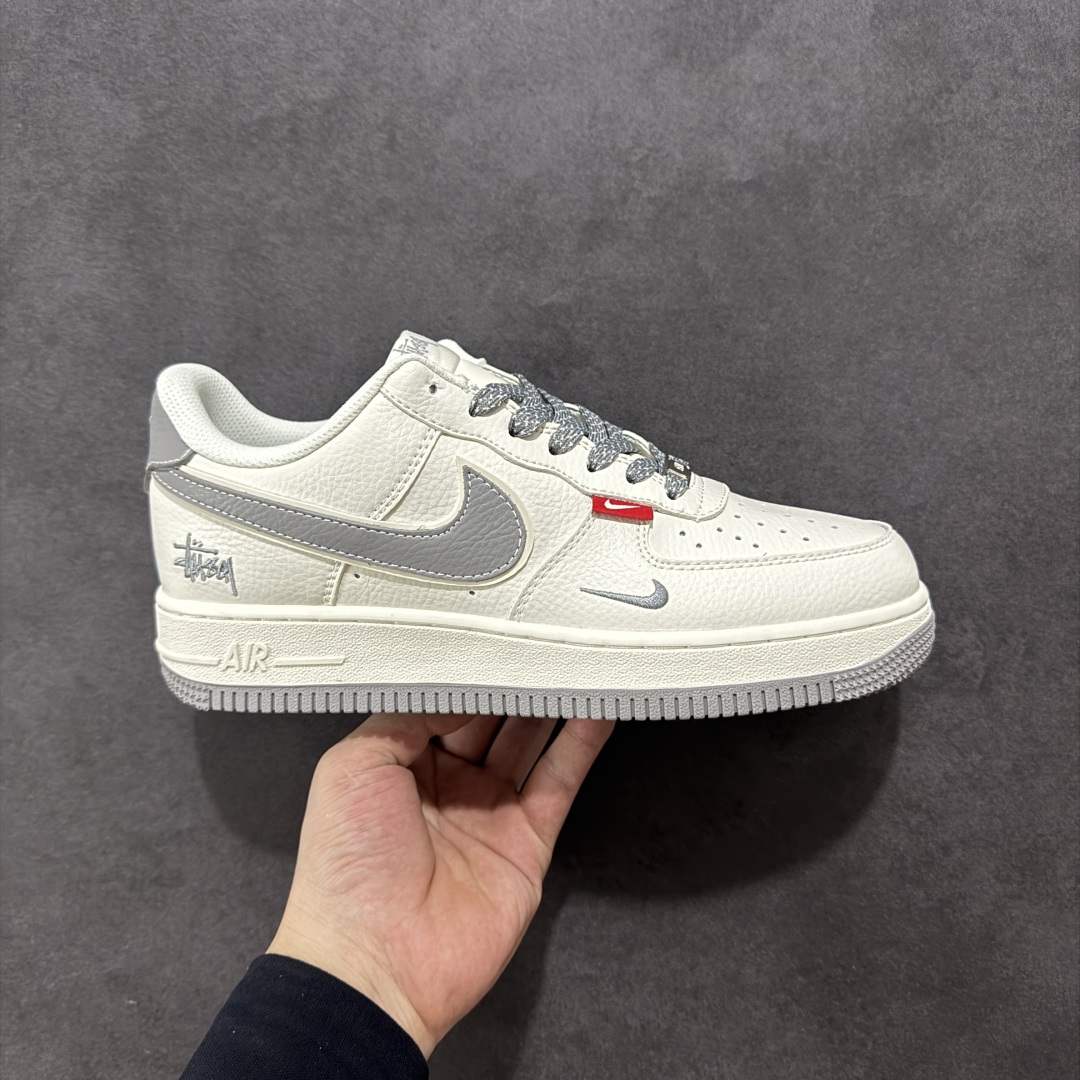 【定制版】Nike Air Force 1’07 Low 斯图西联名 灰勾灰底红标 空军一号低帮休闲板鞋 CS5288-008