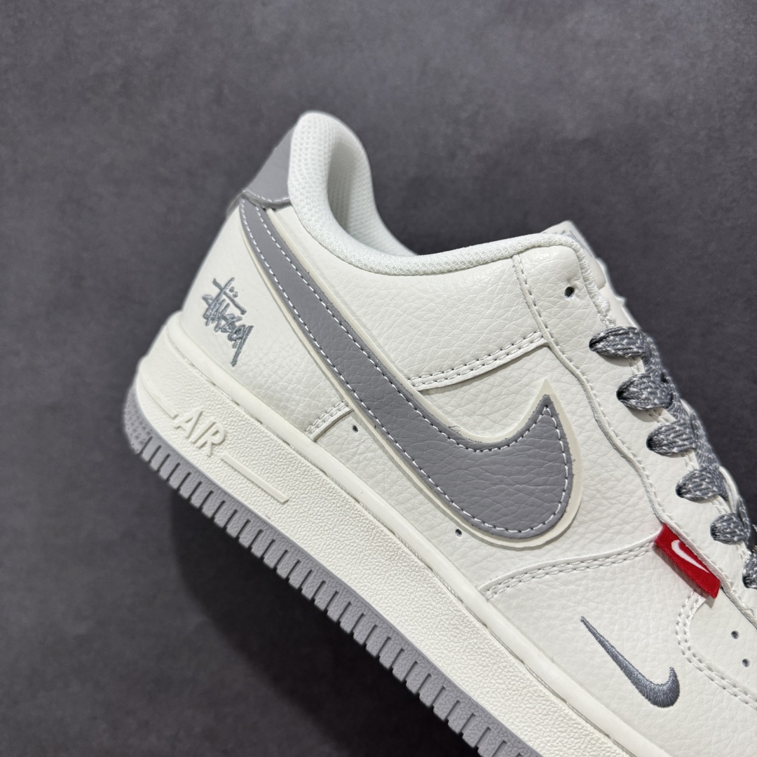 【定制版】Nike Air Force 1'07 Low 斯图西联名 灰勾灰底红标 空军一号低帮休闲板鞋 CS5288-008