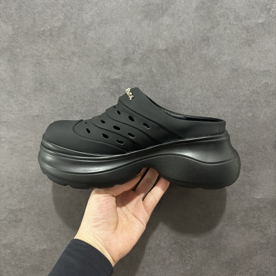 图片[2]-【公司级】GG-CC 7.5CM 2025年夏季新款时尚厚底洞洞拖鞋女通勤沙滩凉拖 MAX广东大厂出品‼ 品质推荐 春夏必备的一脚蹬包头洞洞拖鞋 厚底增高 拖拖的少女乐 秒变大长脚视感 百变穿搭 灵动闪闪的五金水钻点缀 简约大方 而不失高奢感 货号：G25S1502 尺码：35 36 37 38 39 40-选品中心