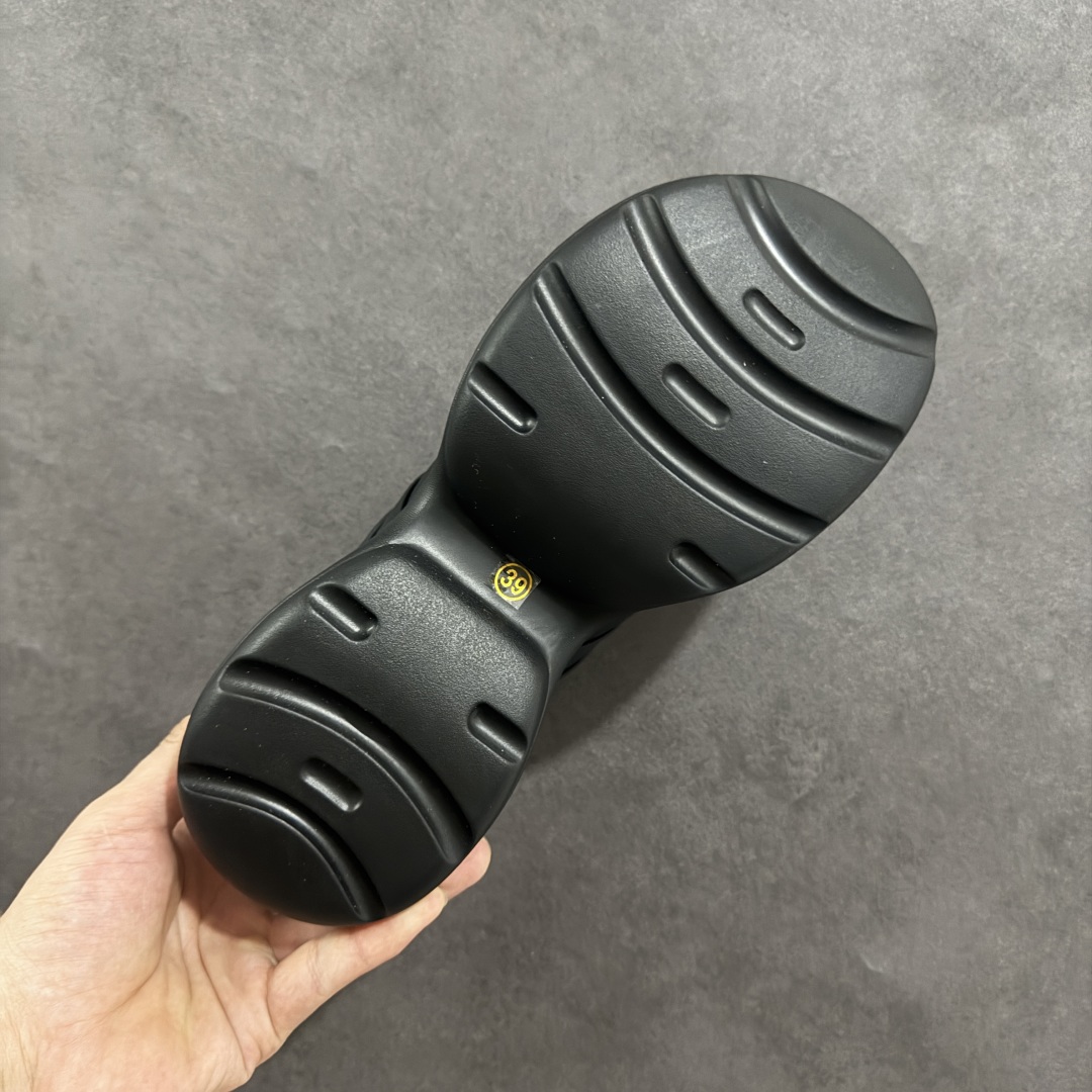 图片[9]-【公司级】GG-CC 7.5CM 2025年夏季新款时尚厚底洞洞拖鞋女通勤沙滩凉拖 MAX广东大厂出品‼ 品质推荐 春夏必备的一脚蹬包头洞洞拖鞋 厚底增高 拖拖的少女乐 秒变大长脚视感 百变穿搭 灵动闪闪的五金水钻点缀 简约大方 而不失高奢感 货号：G25S1502 尺码：35 36 37 38 39 40-选品中心