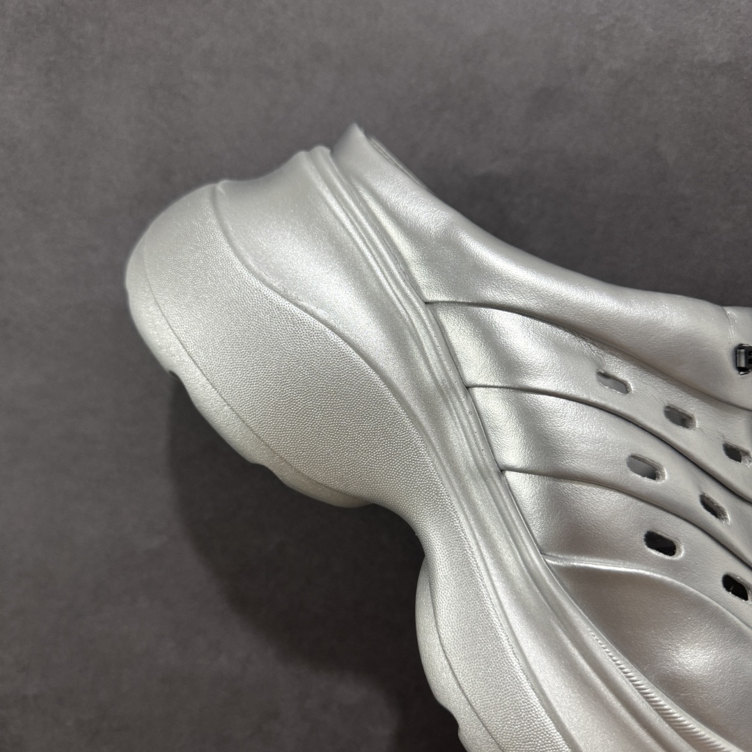 图片[6]-【公司级】GG-CC 7.5CM 2025年夏季新款时尚厚底洞洞拖鞋女通勤沙滩凉拖 MAX广东大厂出品‼ 品质推荐 春夏必备的一脚蹬包头洞洞拖鞋 厚底增高 拖拖的少女乐 秒变大长脚视感 百变穿搭 灵动闪闪的五金水钻点缀 简约大方 而不失高奢感 货号：G25S1502 尺码：35 36 37 38 39 40-选品中心