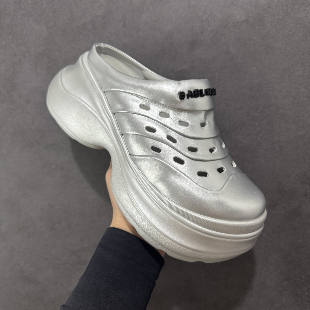 图片[3]-【公司级】GG-CC 7.5CM 2025年夏季新款时尚厚底洞洞拖鞋女通勤沙滩凉拖 MAX广东大厂出品‼ 品质推荐 春夏必备的一脚蹬包头洞洞拖鞋 厚底增高 拖拖的少女乐 秒变大长脚视感 百变穿搭 灵动闪闪的五金水钻点缀 简约大方 而不失高奢感 货号：G25S1502 尺码：35 36 37 38 39 40-选品中心