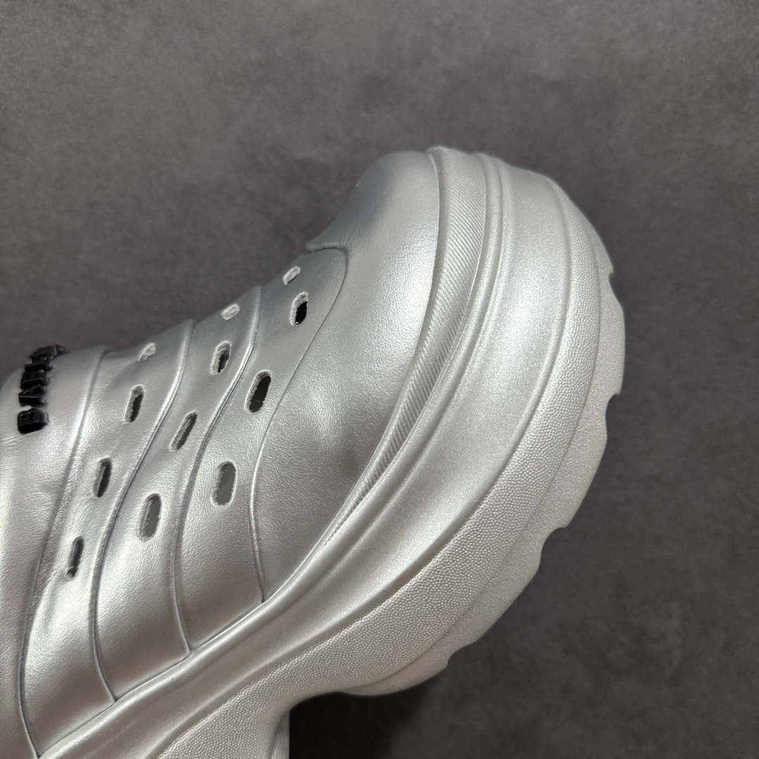 图片[5]-【公司级】GG-CC 7.5CM 2025年夏季新款时尚厚底洞洞拖鞋女通勤沙滩凉拖 MAX广东大厂出品‼ 品质推荐 春夏必备的一脚蹬包头洞洞拖鞋 厚底增高 拖拖的少女乐 秒变大长脚视感 百变穿搭 灵动闪闪的五金水钻点缀 简约大方 而不失高奢感 货号：G25S1502 尺码：35 36 37 38 39 40-选品中心