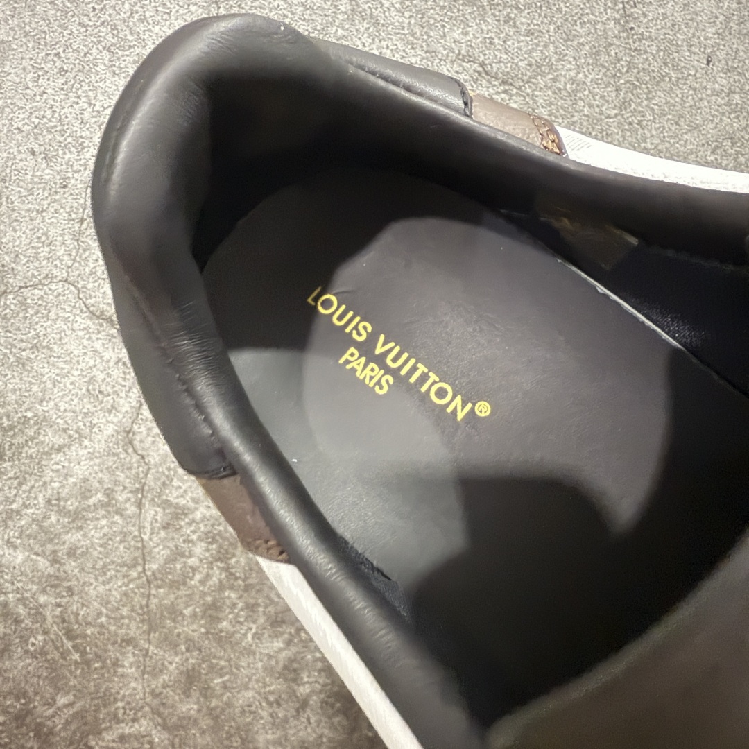 图片[7]-【海淘代购版】Louis Vuitton LV 路易威登 Rivoli 低帮休闲板鞋 海淘代购同渠道品质 高端零售 外贸充正专供 原版购入开发 ZP级全套包装 完美楦型 正确卡色 大底TPU 质感媲美原版 细节与原版一致 请注意区分市面通货材 尺码：38 39 40 41 42 43 44 45 46-选品中心