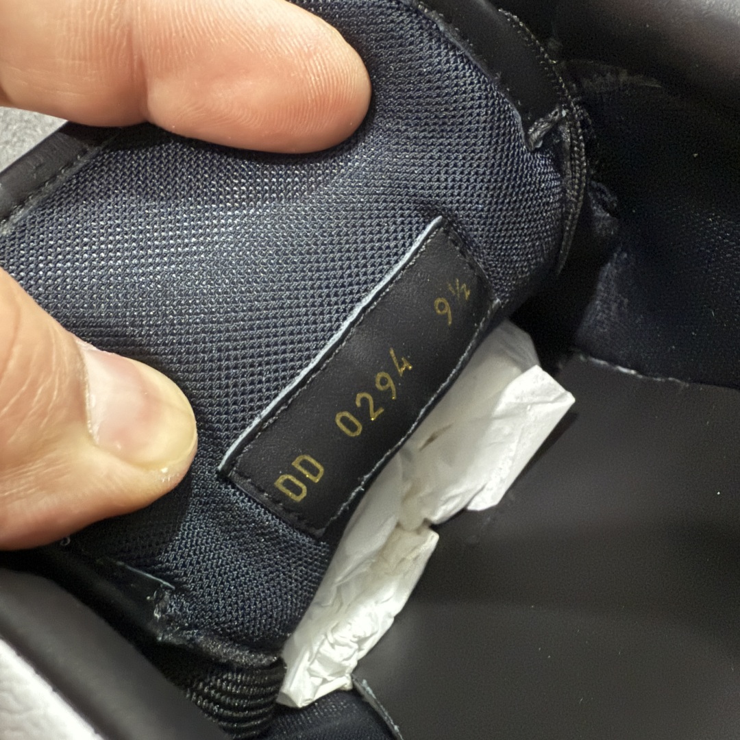 图片[6]-【海淘代购版】Louis Vuitton LV 路易威登 Rivoli 低帮休闲板鞋 海淘代购同渠道品质 高端零售 外贸充正专供 原版购入开发 ZP级全套包装 完美楦型 正确卡色 大底TPU 质感媲美原版 细节与原版一致 请注意区分市面通货材 尺码：38 39 40 41 42 43 44 45 46-选品中心