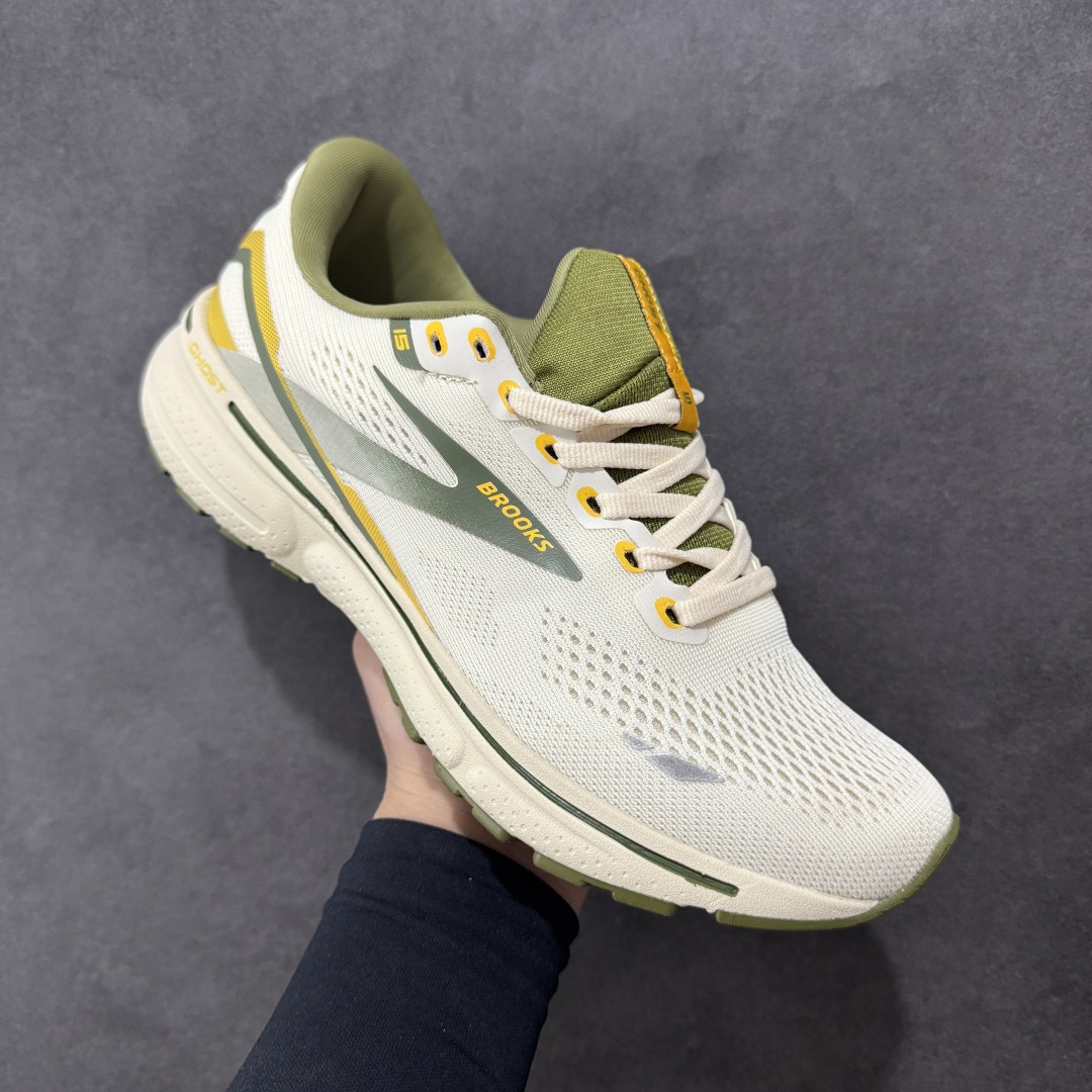 图片[3]-【公司级】布鲁克斯Brooks Ghost 幽灵 15 经典鞋款厚底增高运动老爹鞋 幽灵麦克斯，作为Brooks家的次顶级缓震跑鞋，Ghost 幽灵凭借优秀的脚感和穿着体验一直备受好评，是Brooks最畅销的鞋款之一。Ghost 15延续了该系列简洁大方的家族式设计语言，整体设计干净利落，大大的logo在沉稳中又透露着一丝张扬，任何年纪的跑者穿着都不会有违和感。工程针织鞋面带来贴合式的包裹体验，鞋面有一定的厚度，春秋，冬季都是非常不错的选择。大大的压胶LOGO有一定的拉扯强度，在优化鞋身设计的同时起到了稳定鞋面，提升稳定性的作用。鞋尖做了加强处理，而且硬度很高，来提升前掌的舒适度和保护性。后跟采用硬质港宝搭配环绕TPU的组合，来提升鞋身稳定性，配合充分的泡棉填充，包裹感十足。Ghost 15的中底采用了一体式DNA Loft V2泡棉，具有非常好的缓震性能，滚定性也非常好。橡胶厚度非常可观，鞋底巨大凹槽纹路，抓地性和止滑性都非常棒。Ghost 15的定位更偏向是一双综训鞋，兼顾缓震效能的同时回弹效果更佳。 尺码：36-46-选品中心