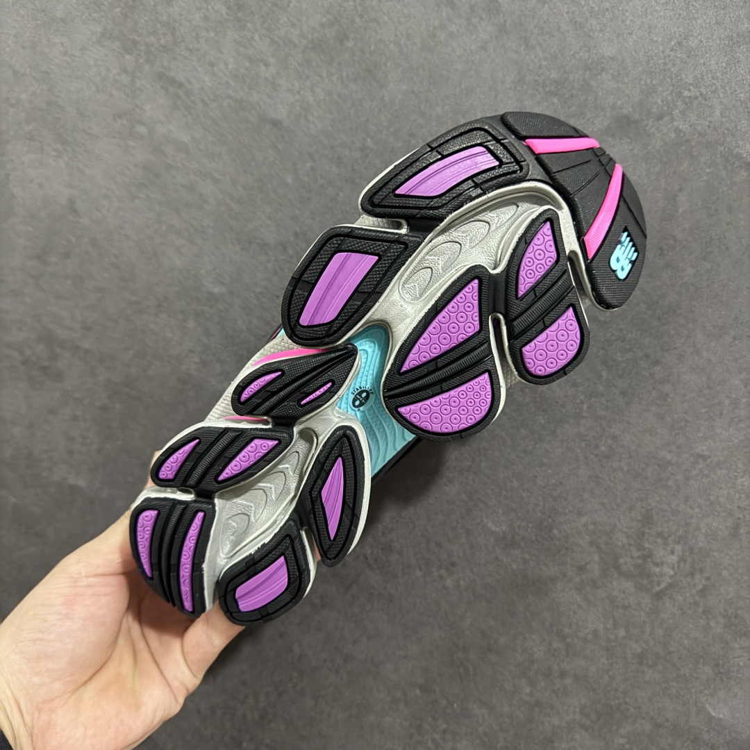 图片[9]-【公司级】New Balance NB2000 舒适百搭防滑耐磨低帮 休闲跑步鞋 New Balance 在近两年的球鞋市场屡出奇招，在经典鞋型保持进一步增长的同时，推出的每一款新鞋型也都有傲人的战绩。在 327、9060 等鞋型获得成功之后，今天 New Balance 家族又迎来了新鲜血液的注入。这双New Balance 2000 依然是融合了新旧元素的跑鞋造型，命名为 2000，或许是它的设计理念有着 Y2K 的血统。最大的亮点，在于这双鞋的中底。外侧以五个ABZORB 单元，带来极具辨识度和冲击力的视觉效果，让这双鞋在外观和脚感方面都颇具吸引力。 尺码：36 37 37.5 38 38.5 39 40 40.5 41 42 42.5 43 44 45-选品中心