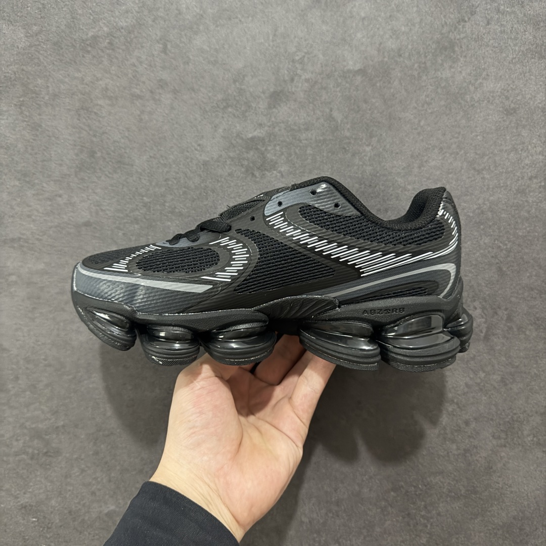 图片[2]-【公司级】New Balance NB2000 舒适百搭防滑耐磨低帮 休闲跑步鞋 New Balance 在近两年的球鞋市场屡出奇招，在经典鞋型保持进一步增长的同时，推出的每一款新鞋型也都有傲人的战绩。在 327、9060 等鞋型获得成功之后，今天 New Balance 家族又迎来了新鲜血液的注入。这双New Balance 2000 依然是融合了新旧元素的跑鞋造型，命名为 2000，或许是它的设计理念有着 Y2K 的血统。最大的亮点，在于这双鞋的中底。外侧以五个ABZORB 单元，带来极具辨识度和冲击力的视觉效果，让这双鞋在外观和脚感方面都颇具吸引力。 尺码：36 37 37.5 38 38.5 39 40 40.5 41 42 42.5 43 44 45-选品中心