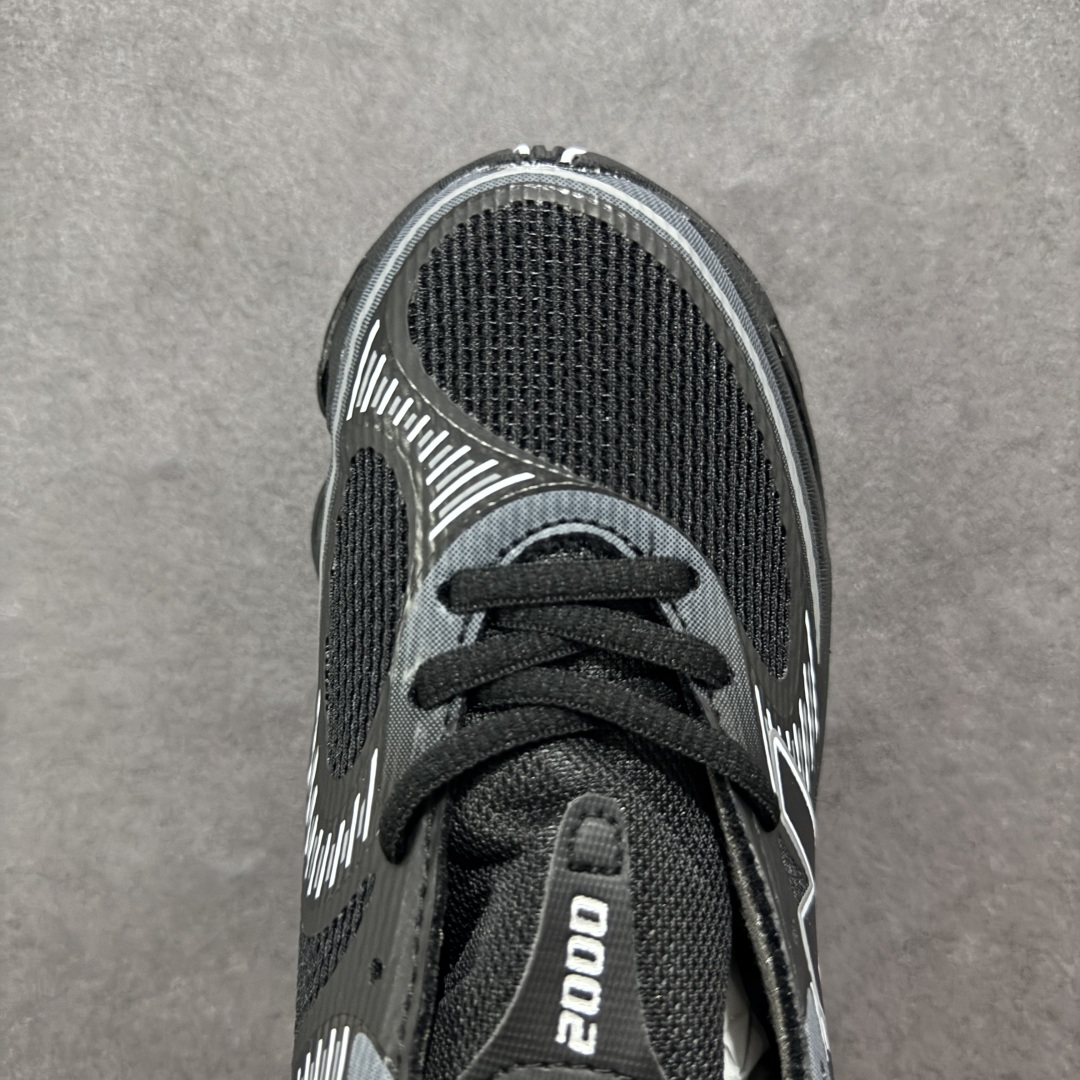 图片[8]-【公司级】New Balance NB2000 舒适百搭防滑耐磨低帮 休闲跑步鞋 New Balance 在近两年的球鞋市场屡出奇招，在经典鞋型保持进一步增长的同时，推出的每一款新鞋型也都有傲人的战绩。在 327、9060 等鞋型获得成功之后，今天 New Balance 家族又迎来了新鲜血液的注入。这双New Balance 2000 依然是融合了新旧元素的跑鞋造型，命名为 2000，或许是它的设计理念有着 Y2K 的血统。最大的亮点，在于这双鞋的中底。外侧以五个ABZORB 单元，带来极具辨识度和冲击力的视觉效果，让这双鞋在外观和脚感方面都颇具吸引力。 尺码：36 37 37.5 38 38.5 39 40 40.5 41 42 42.5 43 44 45-选品中心