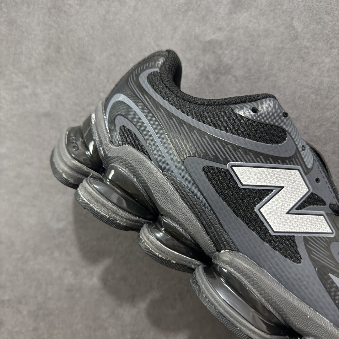 图片[6]-【公司级】New Balance NB2000 舒适百搭防滑耐磨低帮 休闲跑步鞋 New Balance 在近两年的球鞋市场屡出奇招，在经典鞋型保持进一步增长的同时，推出的每一款新鞋型也都有傲人的战绩。在 327、9060 等鞋型获得成功之后，今天 New Balance 家族又迎来了新鲜血液的注入。这双New Balance 2000 依然是融合了新旧元素的跑鞋造型，命名为 2000，或许是它的设计理念有着 Y2K 的血统。最大的亮点，在于这双鞋的中底。外侧以五个ABZORB 单元，带来极具辨识度和冲击力的视觉效果，让这双鞋在外观和脚感方面都颇具吸引力。 尺码：36 37 37.5 38 38.5 39 40 40.5 41 42 42.5 43 44 45-选品中心