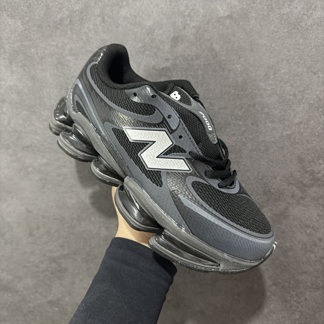 图片[3]-【公司级】New Balance NB2000 舒适百搭防滑耐磨低帮 休闲跑步鞋 New Balance 在近两年的球鞋市场屡出奇招，在经典鞋型保持进一步增长的同时，推出的每一款新鞋型也都有傲人的战绩。在 327、9060 等鞋型获得成功之后，今天 New Balance 家族又迎来了新鲜血液的注入。这双New Balance 2000 依然是融合了新旧元素的跑鞋造型，命名为 2000，或许是它的设计理念有着 Y2K 的血统。最大的亮点，在于这双鞋的中底。外侧以五个ABZORB 单元，带来极具辨识度和冲击力的视觉效果，让这双鞋在外观和脚感方面都颇具吸引力。 尺码：36 37 37.5 38 38.5 39 40 40.5 41 42 42.5 43 44 45-选品中心