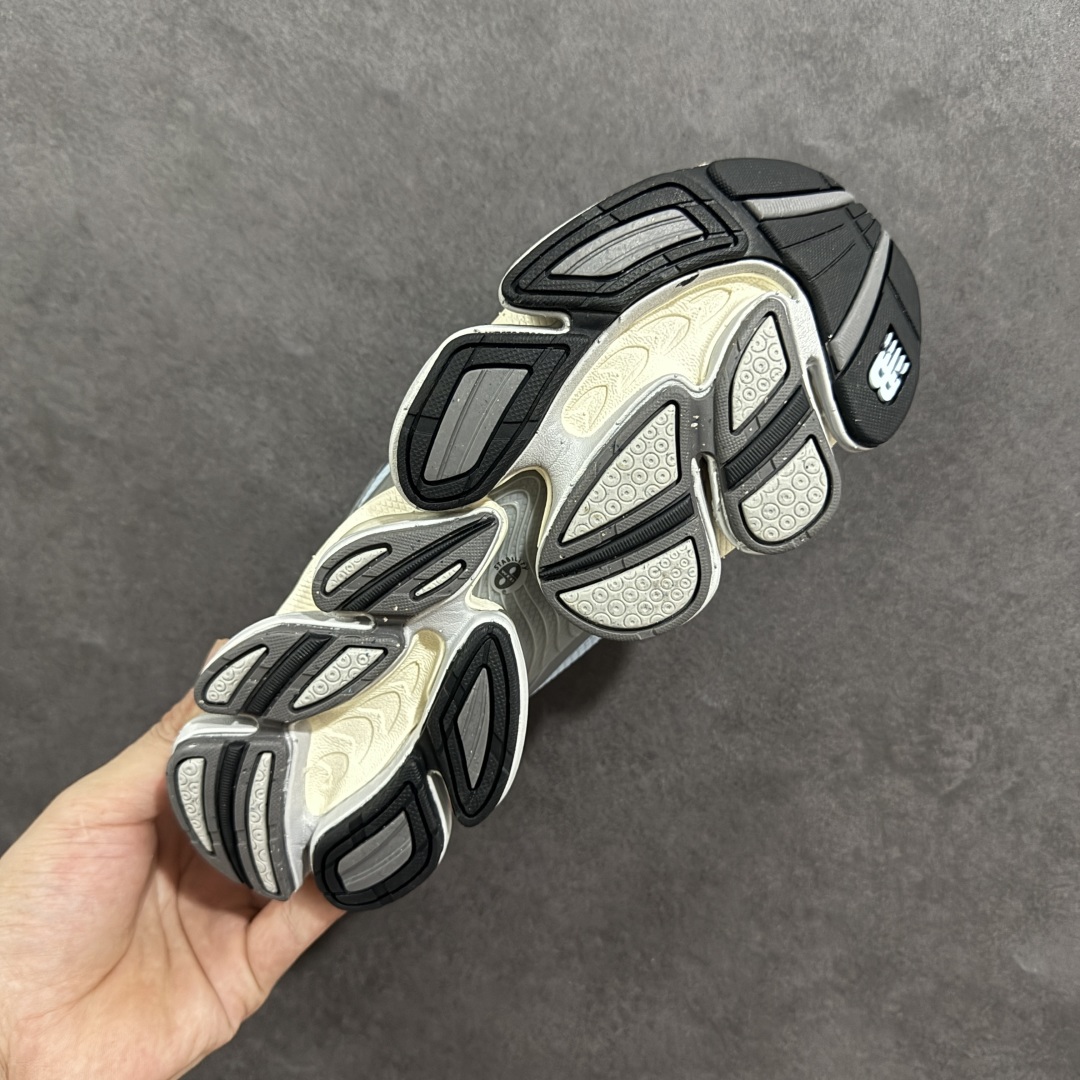 图片[9]-【公司级】New Balance NB2000 舒适百搭防滑耐磨低帮 休闲跑步鞋 New Balance 在近两年的球鞋市场屡出奇招，在经典鞋型保持进一步增长的同时，推出的每一款新鞋型也都有傲人的战绩。在 327、9060 等鞋型获得成功之后，今天 New Balance 家族又迎来了新鲜血液的注入。这双New Balance 2000 依然是融合了新旧元素的跑鞋造型，命名为 2000，或许是它的设计理念有着 Y2K 的血统。最大的亮点，在于这双鞋的中底。外侧以五个ABZORB 单元，带来极具辨识度和冲击力的视觉效果，让这双鞋在外观和脚感方面都颇具吸引力。 尺码：36 37 37.5 38 38.5 39 40 40.5 41 42 42.5 43 44 45-选品中心