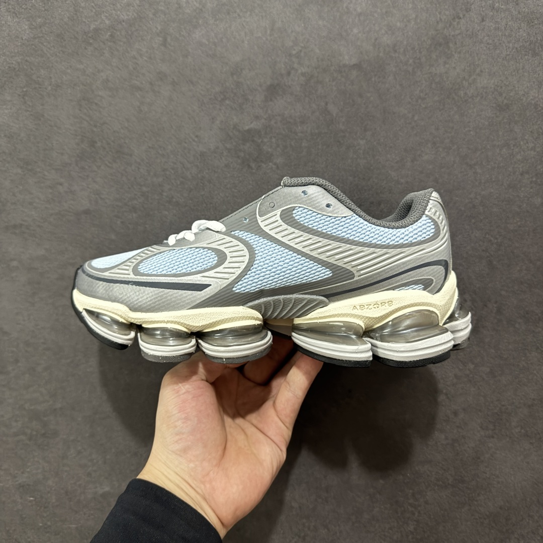 图片[2]-【公司级】New Balance NB2000 舒适百搭防滑耐磨低帮 休闲跑步鞋 New Balance 在近两年的球鞋市场屡出奇招，在经典鞋型保持进一步增长的同时，推出的每一款新鞋型也都有傲人的战绩。在 327、9060 等鞋型获得成功之后，今天 New Balance 家族又迎来了新鲜血液的注入。这双New Balance 2000 依然是融合了新旧元素的跑鞋造型，命名为 2000，或许是它的设计理念有着 Y2K 的血统。最大的亮点，在于这双鞋的中底。外侧以五个ABZORB 单元，带来极具辨识度和冲击力的视觉效果，让这双鞋在外观和脚感方面都颇具吸引力。 尺码：36 37 37.5 38 38.5 39 40 40.5 41 42 42.5 43 44 45-选品中心