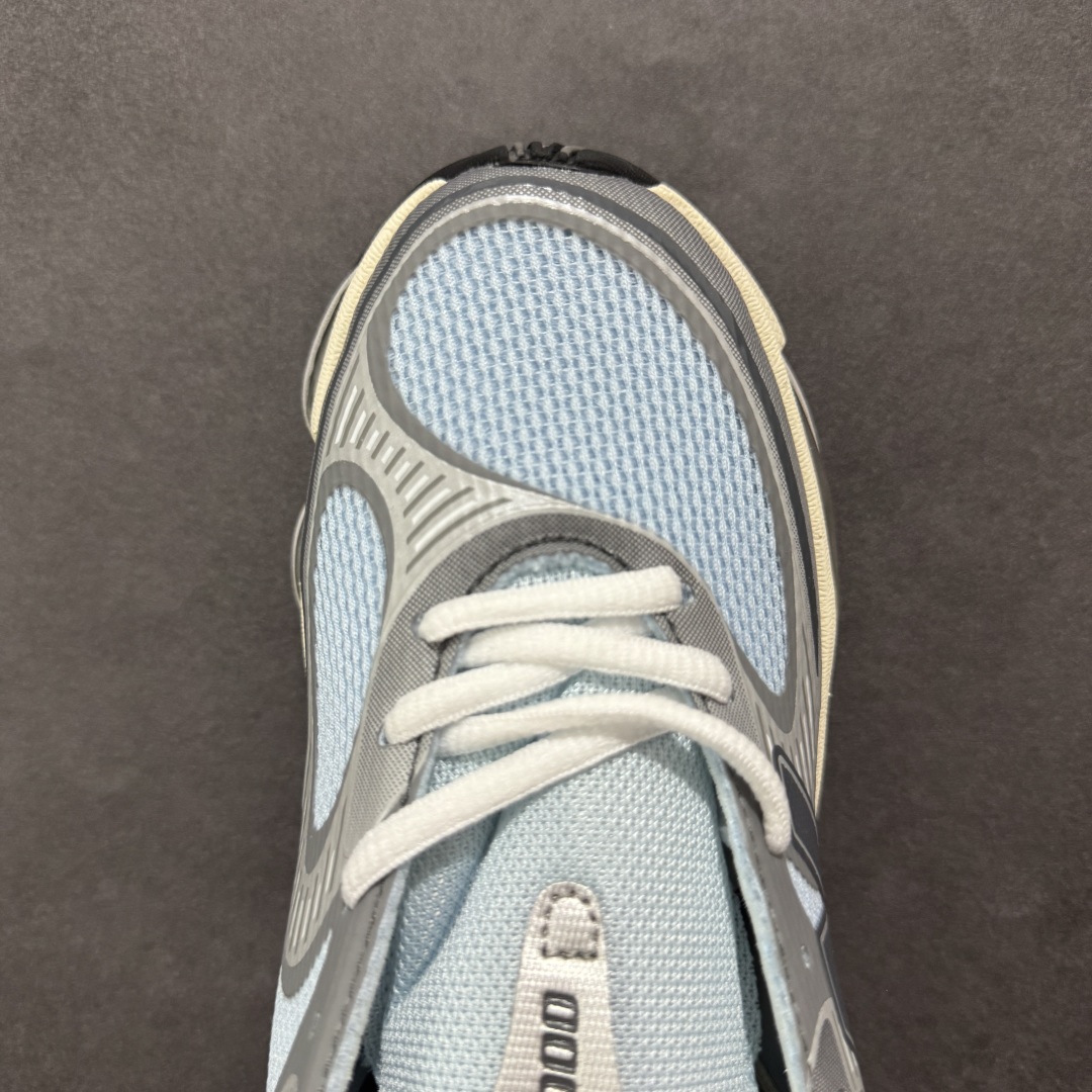 图片[8]-【公司级】New Balance NB2000 舒适百搭防滑耐磨低帮 休闲跑步鞋 New Balance 在近两年的球鞋市场屡出奇招，在经典鞋型保持进一步增长的同时，推出的每一款新鞋型也都有傲人的战绩。在 327、9060 等鞋型获得成功之后，今天 New Balance 家族又迎来了新鲜血液的注入。这双New Balance 2000 依然是融合了新旧元素的跑鞋造型，命名为 2000，或许是它的设计理念有着 Y2K 的血统。最大的亮点，在于这双鞋的中底。外侧以五个ABZORB 单元，带来极具辨识度和冲击力的视觉效果，让这双鞋在外观和脚感方面都颇具吸引力。 尺码：36 37 37.5 38 38.5 39 40 40.5 41 42 42.5 43 44 45-选品中心