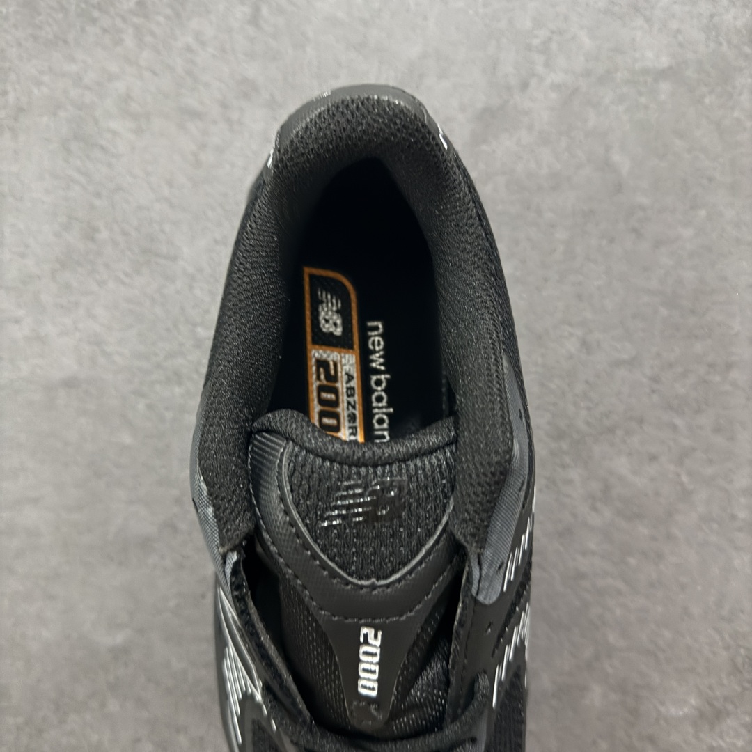 图片[7]-【公司级】New Balance NB2000 舒适百搭防滑耐磨低帮 休闲跑步鞋 New Balance 在近两年的球鞋市场屡出奇招，在经典鞋型保持进一步增长的同时，推出的每一款新鞋型也都有傲人的战绩。在 327、9060 等鞋型获得成功之后，今天 New Balance 家族又迎来了新鲜血液的注入。这双New Balance 2000 依然是融合了新旧元素的跑鞋造型，命名为 2000，或许是它的设计理念有着 Y2K 的血统。最大的亮点，在于这双鞋的中底。外侧以五个ABZORB 单元，带来极具辨识度和冲击力的视觉效果，让这双鞋在外观和脚感方面都颇具吸引力。 尺码：36 37 37.5 38 38.5 39 40 40.5 41 42 42.5 43 44 45-选品中心