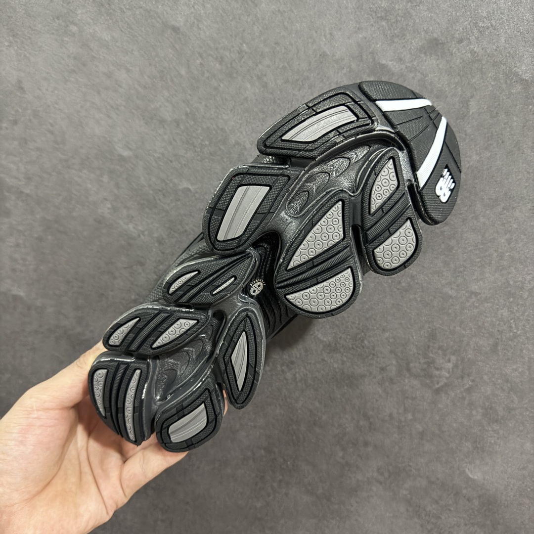 图片[9]-【公司级】New Balance NB2000 舒适百搭防滑耐磨低帮 休闲跑步鞋 New Balance 在近两年的球鞋市场屡出奇招，在经典鞋型保持进一步增长的同时，推出的每一款新鞋型也都有傲人的战绩。在 327、9060 等鞋型获得成功之后，今天 New Balance 家族又迎来了新鲜血液的注入。这双New Balance 2000 依然是融合了新旧元素的跑鞋造型，命名为 2000，或许是它的设计理念有着 Y2K 的血统。最大的亮点，在于这双鞋的中底。外侧以五个ABZORB 单元，带来极具辨识度和冲击力的视觉效果，让这双鞋在外观和脚感方面都颇具吸引力。 尺码：36 37 37.5 38 38.5 39 40 40.5 41 42 42.5 43 44 45-选品中心