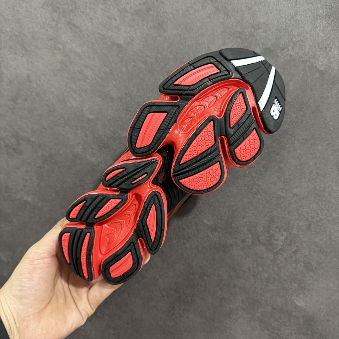 图片[9]-【公司级】New Balance NB2000 舒适百搭防滑耐磨低帮 休闲跑步鞋 New Balance 在近两年的球鞋市场屡出奇招，在经典鞋型保持进一步增长的同时，推出的每一款新鞋型也都有傲人的战绩。在 327、9060 等鞋型获得成功之后，今天 New Balance 家族又迎来了新鲜血液的注入。这双New Balance 2000 依然是融合了新旧元素的跑鞋造型，命名为 2000，或许是它的设计理念有着 Y2K 的血统。最大的亮点，在于这双鞋的中底。外侧以五个ABZORB 单元，带来极具辨识度和冲击力的视觉效果，让这双鞋在外观和脚感方面都颇具吸引力。 尺码：36 37 37.5 38 38.5 39 40 40.5 41 42 42.5 43 44 45-选品中心