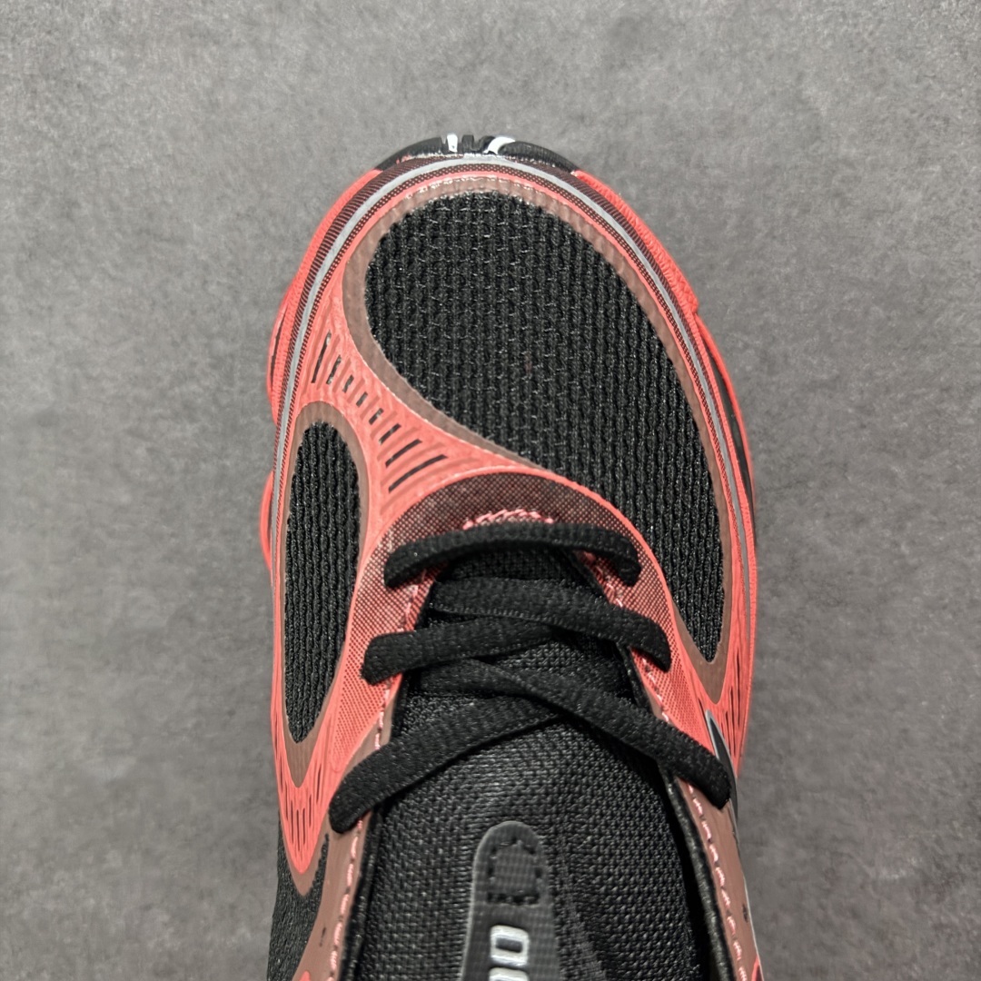 图片[8]-【公司级】New Balance NB2000 舒适百搭防滑耐磨低帮 休闲跑步鞋 New Balance 在近两年的球鞋市场屡出奇招，在经典鞋型保持进一步增长的同时，推出的每一款新鞋型也都有傲人的战绩。在 327、9060 等鞋型获得成功之后，今天 New Balance 家族又迎来了新鲜血液的注入。这双New Balance 2000 依然是融合了新旧元素的跑鞋造型，命名为 2000，或许是它的设计理念有着 Y2K 的血统。最大的亮点，在于这双鞋的中底。外侧以五个ABZORB 单元，带来极具辨识度和冲击力的视觉效果，让这双鞋在外观和脚感方面都颇具吸引力。 尺码：36 37 37.5 38 38.5 39 40 40.5 41 42 42.5 43 44 45-选品中心