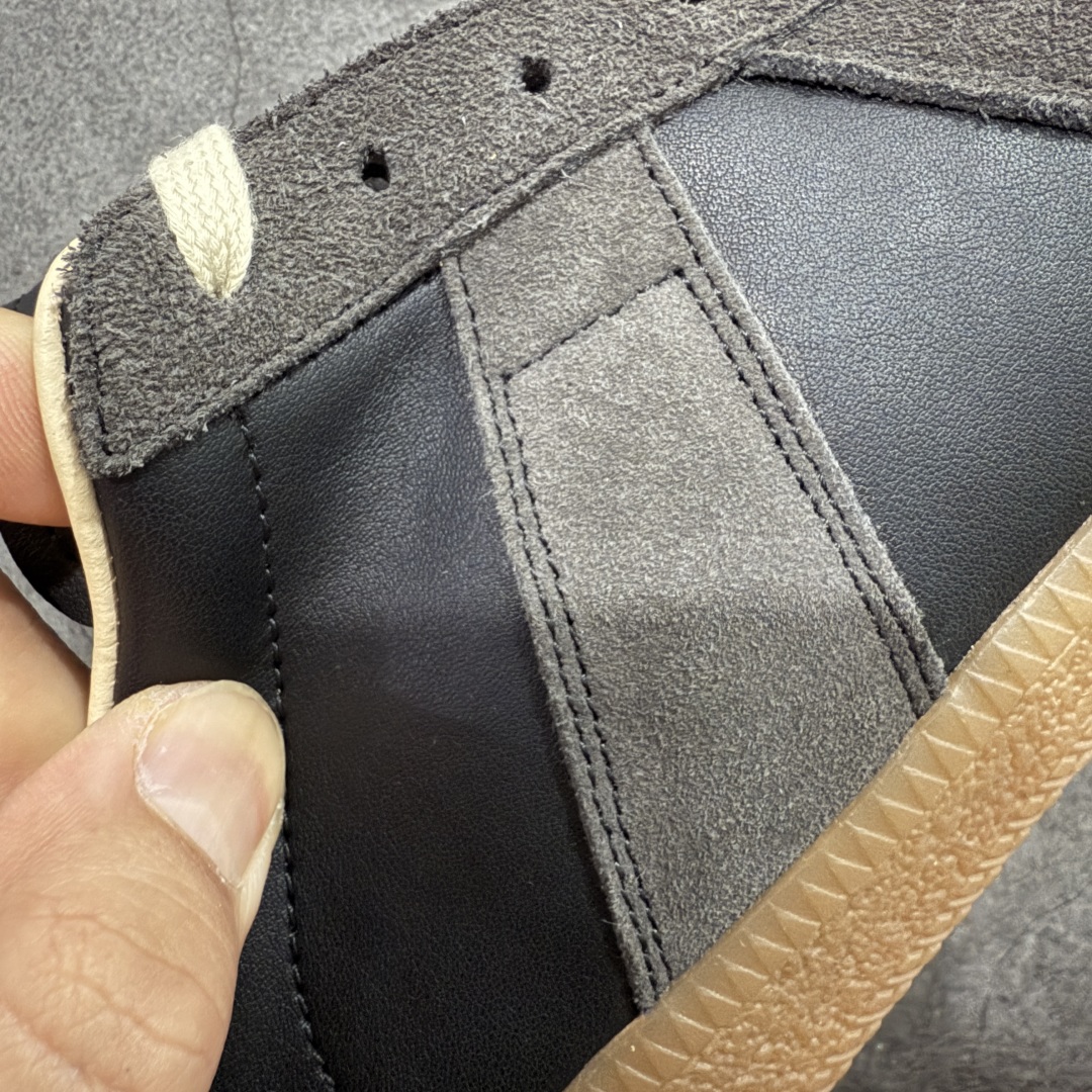 图片[2]-【渠道版】Maison Margiela MM6梅森马吉拉 Calfskin Replica 复古 德训 时尚板鞋 男女款 黑生胶 网红单品 高端外贸 平台零售专供批次 全头层软牛皮鞋面 头层羊皮内里 乳胶鞋垫 中底钢印 原版织唛 尺码：35-45 含半码-选品中心