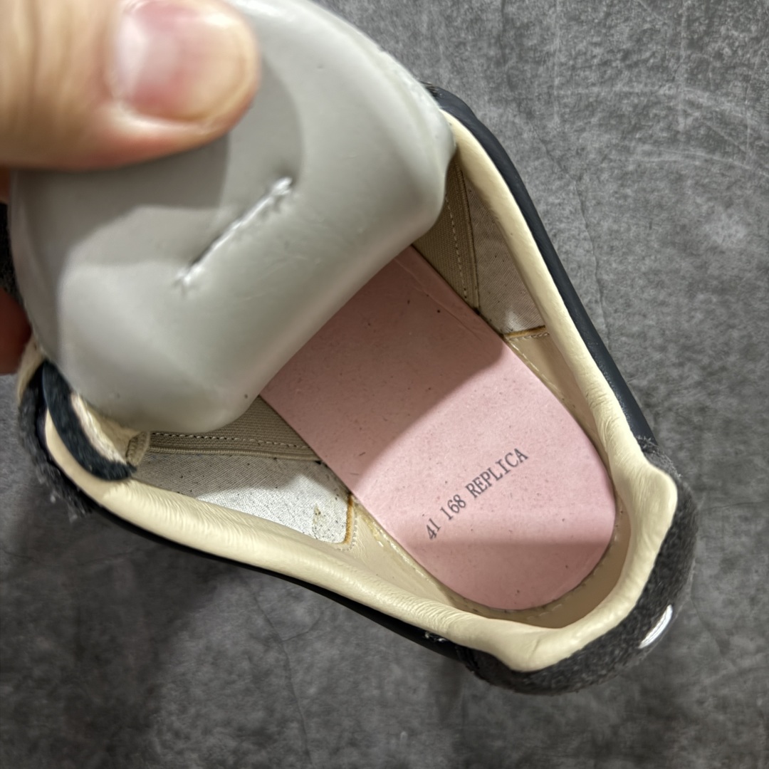 图片[7]-【渠道版】Maison Margiela MM6梅森马吉拉 Calfskin Replica 复古 德训 时尚板鞋 男女款 黑生胶 网红单品 高端外贸 平台零售专供批次 全头层软牛皮鞋面 头层羊皮内里 乳胶鞋垫 中底钢印 原版织唛 尺码：35-45 含半码-选品中心