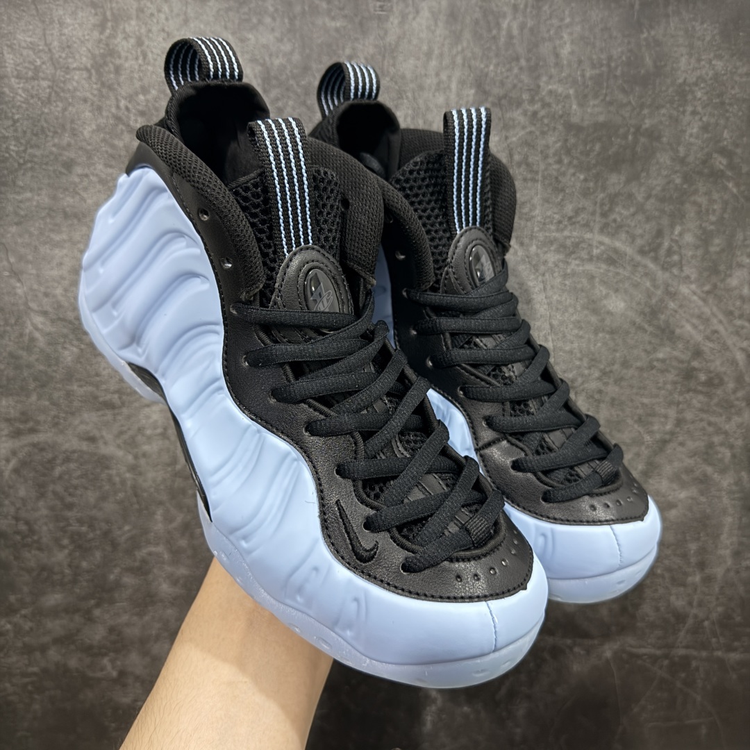 【莞产纯原】NK Air Foamposite One 冰蓝喷 HJ6014-400 莞产原底面 公司渠道同模具 鞋型发泡360度无死角 双层Zoom气垫植入 中底完美注胶 搭载原厂碳纤维材质 诞生于1997年的NK Air Foamposite系列可以说是整个球鞋历史上最为经典的系列之一 也就是我们常说的“喷”和“泡” 其中“喷”由Foamposite One代言人Penny的英文音译而来 而“泡”则来源于另一款鞋型 Foamposite Pro中\”pro\”的音译 在诞生初期 由于高昂的造价以及超前的外形 Foamposite系列的反对者不在少数 甚至有人认为这款鞋会毁掉整个球鞋行业 但事实证明这双灵感来自于甲虫 自带“黑科技”鞋面以及双层Zoom+大块碳板的太空球鞋不仅受到了大众的接受与追捧 并且成功的影响了篮球鞋的发展 尺码：38.5 39 40 40.5 41 42 42.5 43 44 44.5 45 46-选品中心