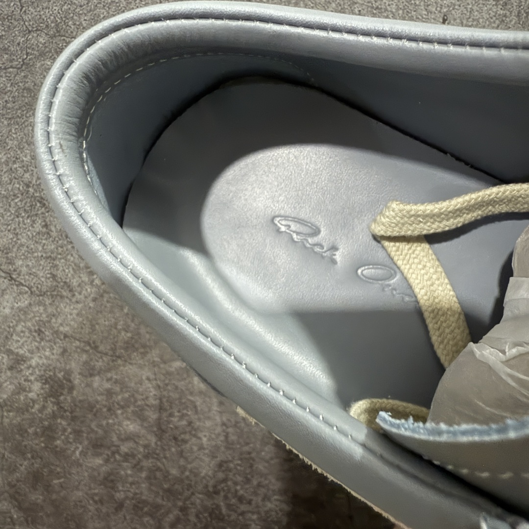图片[7]-【G版纯原】Rick Owens Edfu 瑞克·欧文斯低帮皮面时尚运动板鞋 雾霾蓝 二级市场已经7K以上 平台客户随意卖四位数 RO广东原厂出品 纯原天花板 原版一比一复刻 冲正绝不翻车 还原度达到百分之98以上 原楦开发纸版版型 ZP拆解原版1：1复模裁片纸版 力求做到0错位 这样才能达到和zp一致的鞋型味道 采用进口cnc数控机床开发对版独家tpu奶香大底 区别于市场所有版本 zp同源全头层粒面小牛皮 达到和zp一致手感 原厂进口细纹布 万邦订购原厂高弹粉红色海绵 内里搭配软质细腻羊皮 TPU高密度大底 软硬度透光度高已经测试和原版一致 尺码：36 37 38 39 40 41 42 43 44 45 46-选品中心