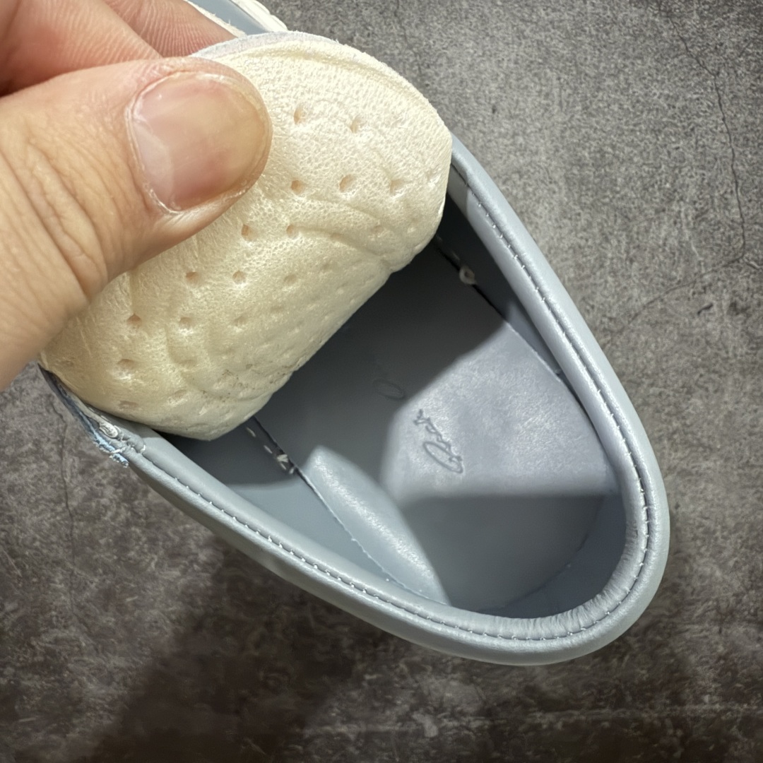 图片[8]-【G版纯原】Rick Owens Edfu 瑞克·欧文斯低帮皮面时尚运动板鞋 雾霾蓝 二级市场已经7K以上 平台客户随意卖四位数 RO广东原厂出品 纯原天花板 原版一比一复刻 冲正绝不翻车 还原度达到百分之98以上 原楦开发纸版版型 ZP拆解原版1：1复模裁片纸版 力求做到0错位 这样才能达到和zp一致的鞋型味道 采用进口cnc数控机床开发对版独家tpu奶香大底 区别于市场所有版本 zp同源全头层粒面小牛皮 达到和zp一致手感 原厂进口细纹布 万邦订购原厂高弹粉红色海绵 内里搭配软质细腻羊皮 TPU高密度大底 软硬度透光度高已经测试和原版一致 尺码：36 37 38 39 40 41 42 43 44 45 46-选品中心