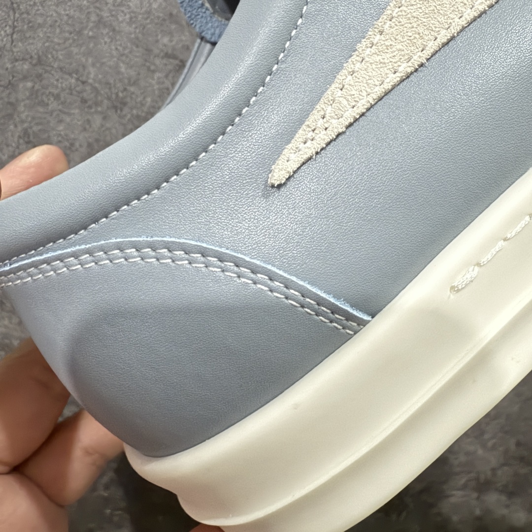 图片[2]-【G版纯原】Rick Owens Edfu 瑞克·欧文斯低帮皮面时尚运动板鞋 雾霾蓝 二级市场已经7K以上 平台客户随意卖四位数 RO广东原厂出品 纯原天花板 原版一比一复刻 冲正绝不翻车 还原度达到百分之98以上 原楦开发纸版版型 ZP拆解原版1：1复模裁片纸版 力求做到0错位 这样才能达到和zp一致的鞋型味道 采用进口cnc数控机床开发对版独家tpu奶香大底 区别于市场所有版本 zp同源全头层粒面小牛皮 达到和zp一致手感 原厂进口细纹布 万邦订购原厂高弹粉红色海绵 内里搭配软质细腻羊皮 TPU高密度大底 软硬度透光度高已经测试和原版一致 尺码：36 37 38 39 40 41 42 43 44 45 46-选品中心